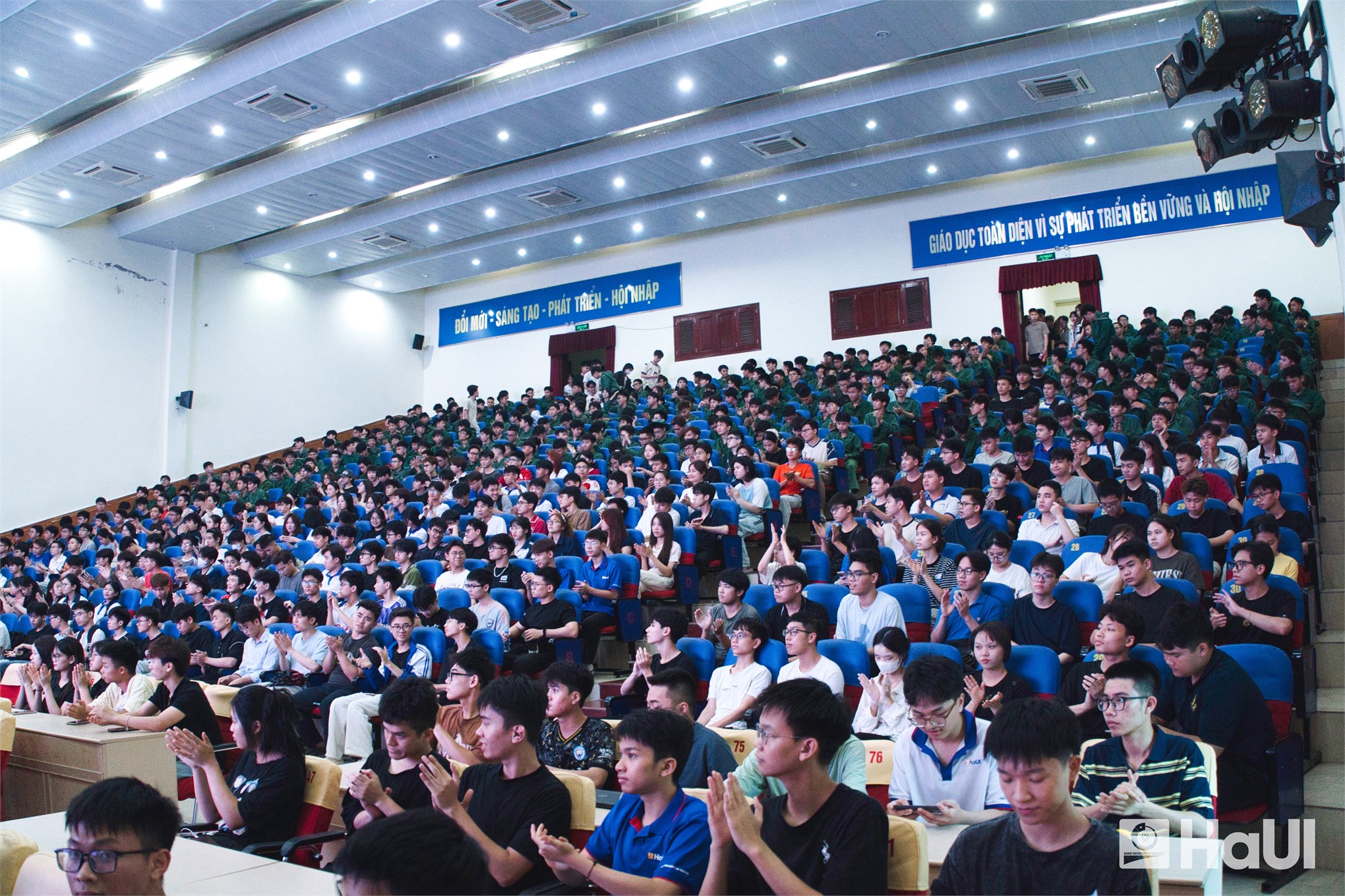 HaUI phối hợp cùng Công an phường Phù Vân nâng cao nhận thức an toàn thông tin cho sinh viên