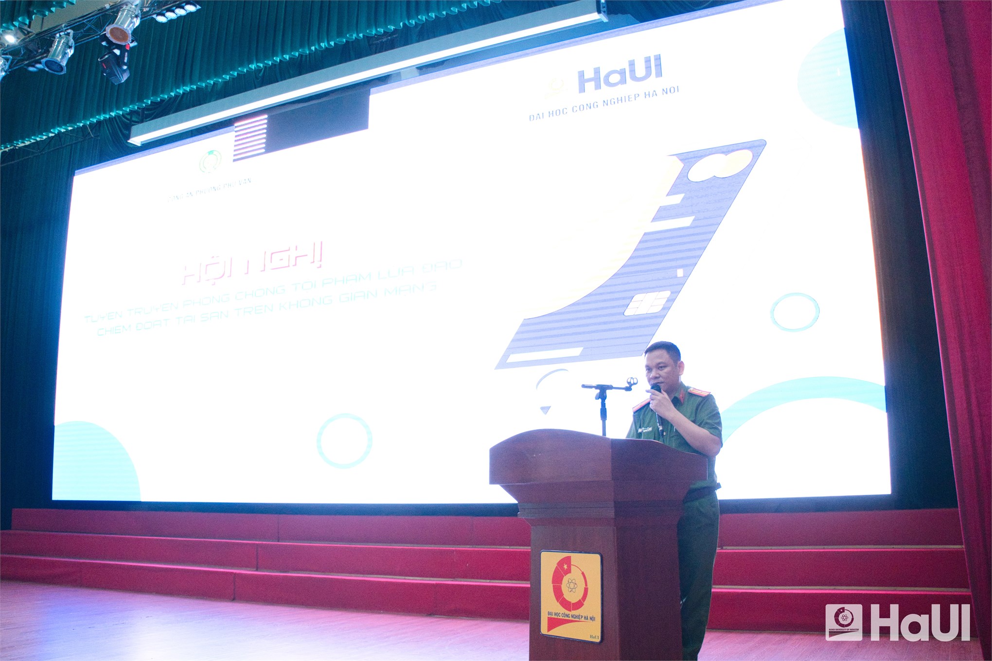 HaUI phối hợp cùng Công an phường Phù Vân nâng cao nhận thức an toàn thông tin cho sinh viên