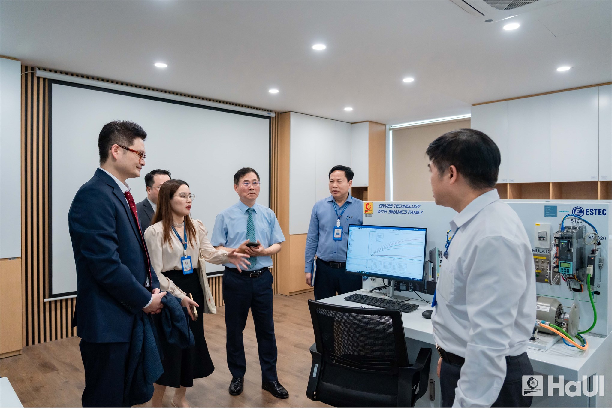 Đại học Công nghiệp Hà Nội ký kết Biên bản ghi nhớ hợp tác với KCCI, mở rộng cơ hội tham gia chương trình lao động kỹ thuật chất lượng cao tại Hàn Quốc