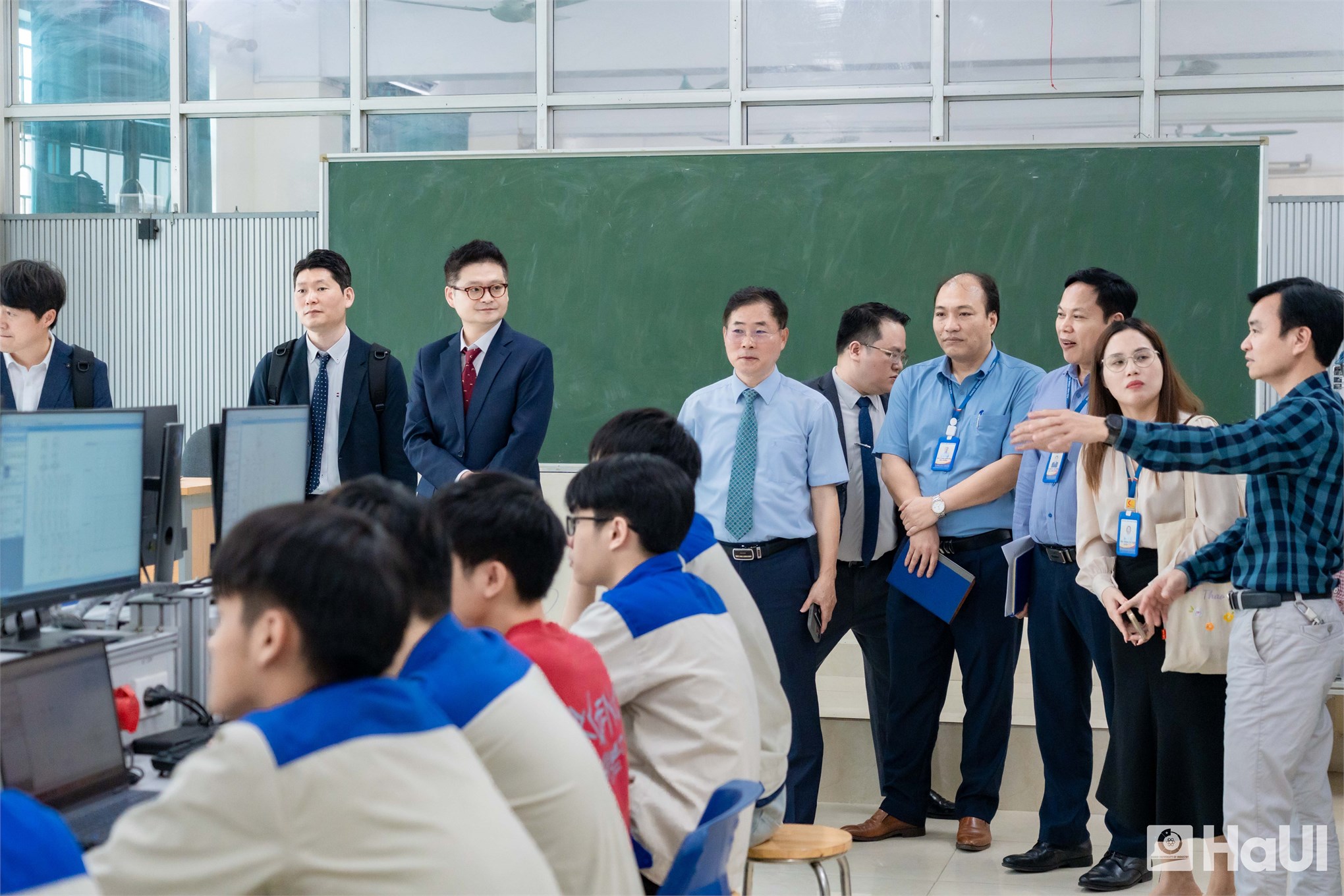 Đại học Công nghiệp Hà Nội ký kết Biên bản ghi nhớ hợp tác với KCCI, mở rộng cơ hội tham gia chương trình lao động kỹ thuật chất lượng cao tại Hàn Quốc