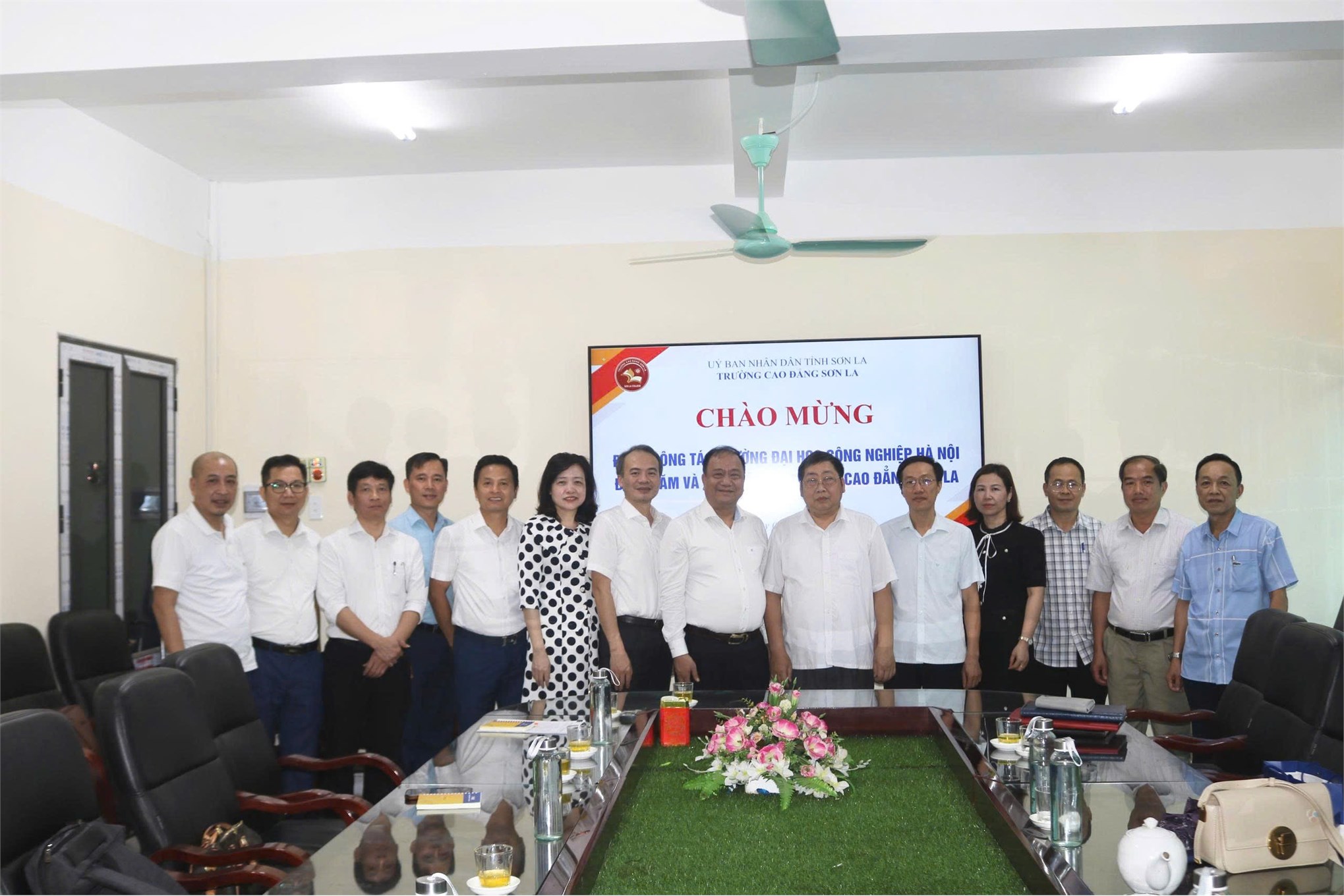 Tăng cường hợp tác đào tạo, nghiên cứu khoa học và chuyển đổi số giữa Đại học Công nghiệp Hà Nội và Trường Cao đẳng Sơn La