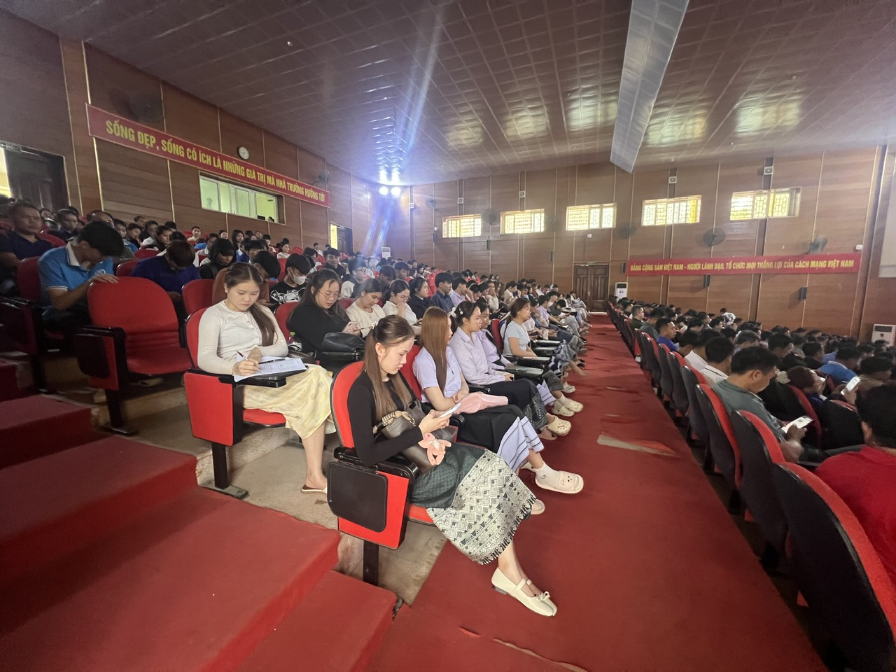 Tăng cường hợp tác đào tạo, nghiên cứu khoa học và chuyển đổi số giữa Đại học Công nghiệp Hà Nội và Trường Cao đẳng Sơn La