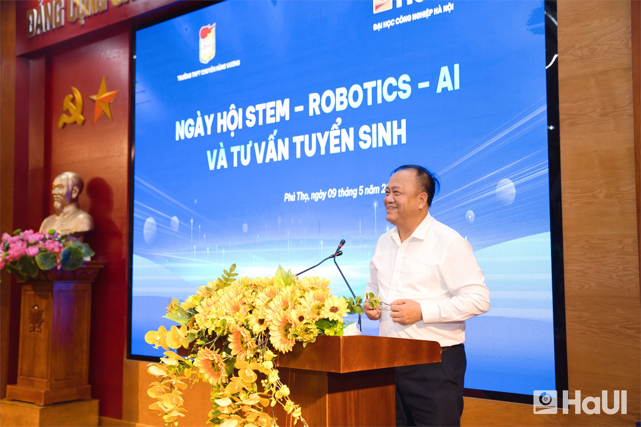 Khơi dậy khát vọng kỷ nguyên số: Đại học Công nghiệp Hà Nội mang Ngày hội STEM - Robotic - AI đến vùng Đất Tổ