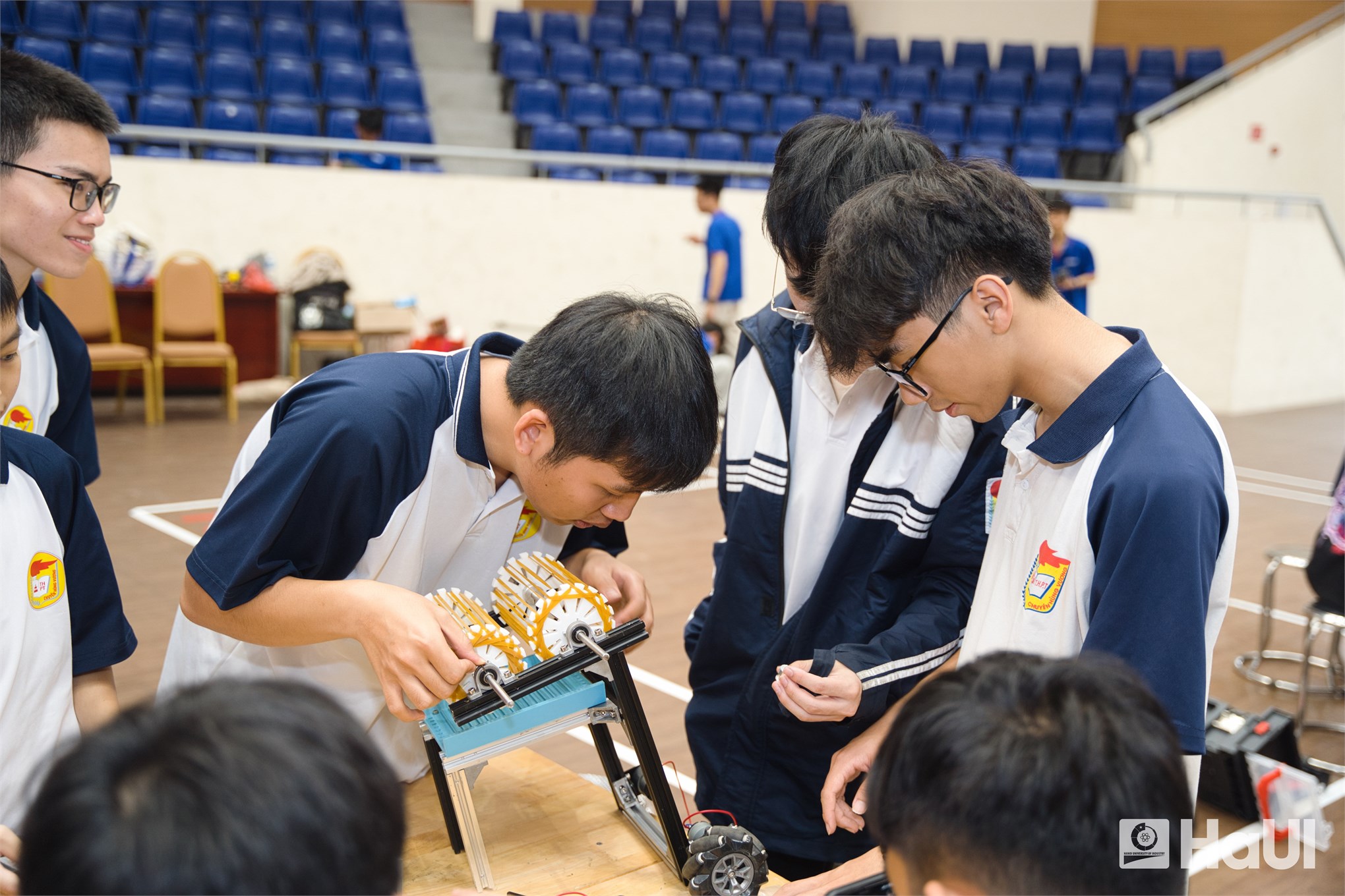 Khơi dậy khát vọng kỷ nguyên số: Đại học Công nghiệp Hà Nội mang Ngày hội STEM - Robotic - AI đến vùng Đất Tổ