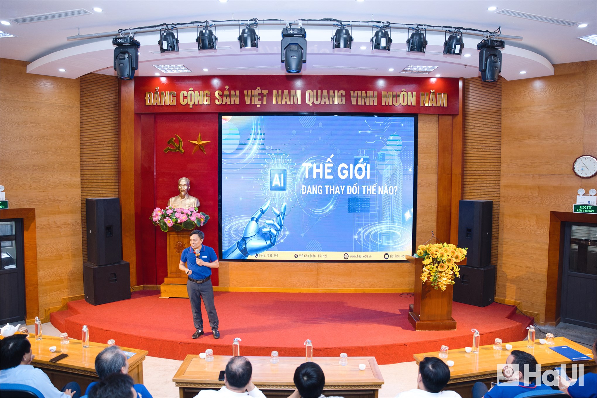 Khơi dậy khát vọng kỷ nguyên số: Đại học Công nghiệp Hà Nội mang Ngày hội STEM - Robotic - AI đến vùng Đất Tổ