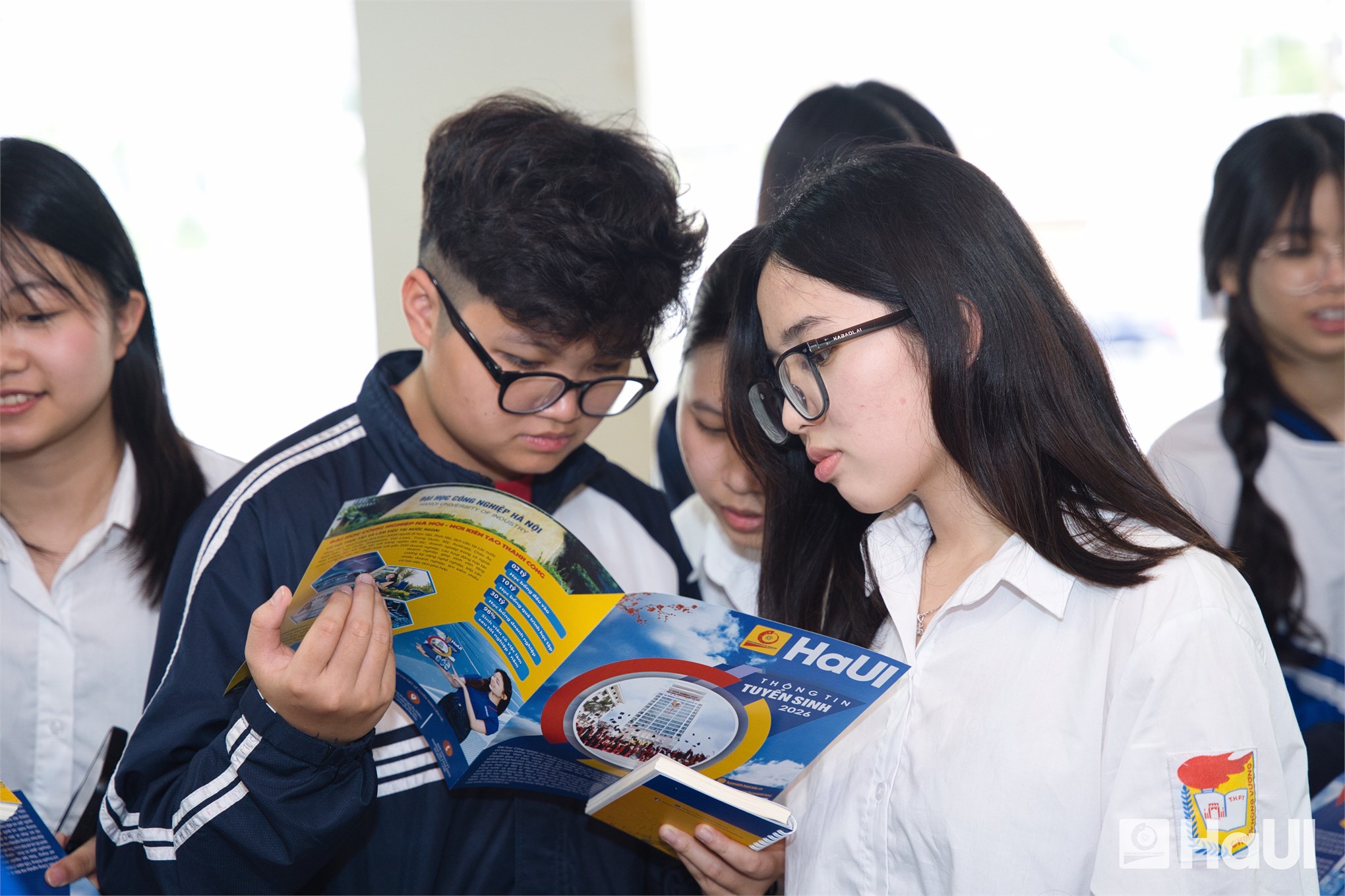 Khơi dậy khát vọng kỷ nguyên số: Đại học Công nghiệp Hà Nội mang Ngày hội STEM - Robotic - AI đến vùng Đất Tổ
