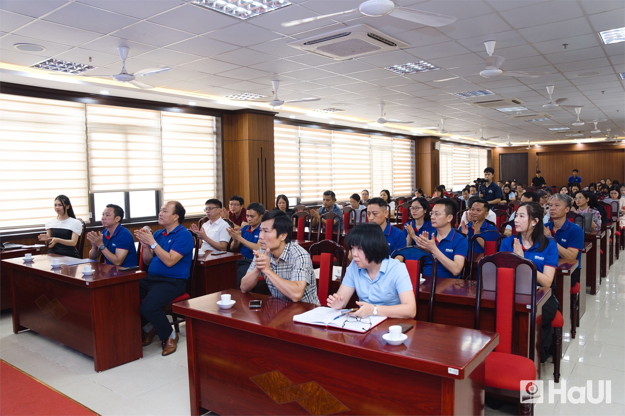 Khơi dậy khát vọng kỷ nguyên số: Đại học Công nghiệp Hà Nội mang Ngày hội STEM - Robotic - AI đến vùng Đất Tổ