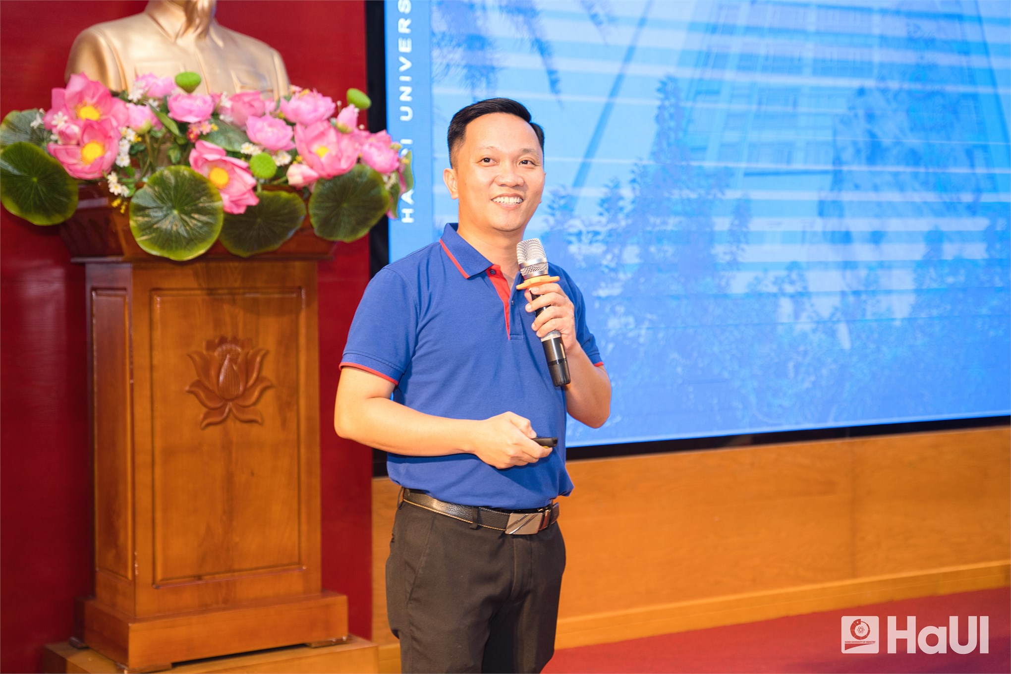 Khơi dậy khát vọng kỷ nguyên số: Đại học Công nghiệp Hà Nội mang Ngày hội STEM - Robotic - AI đến vùng Đất Tổ