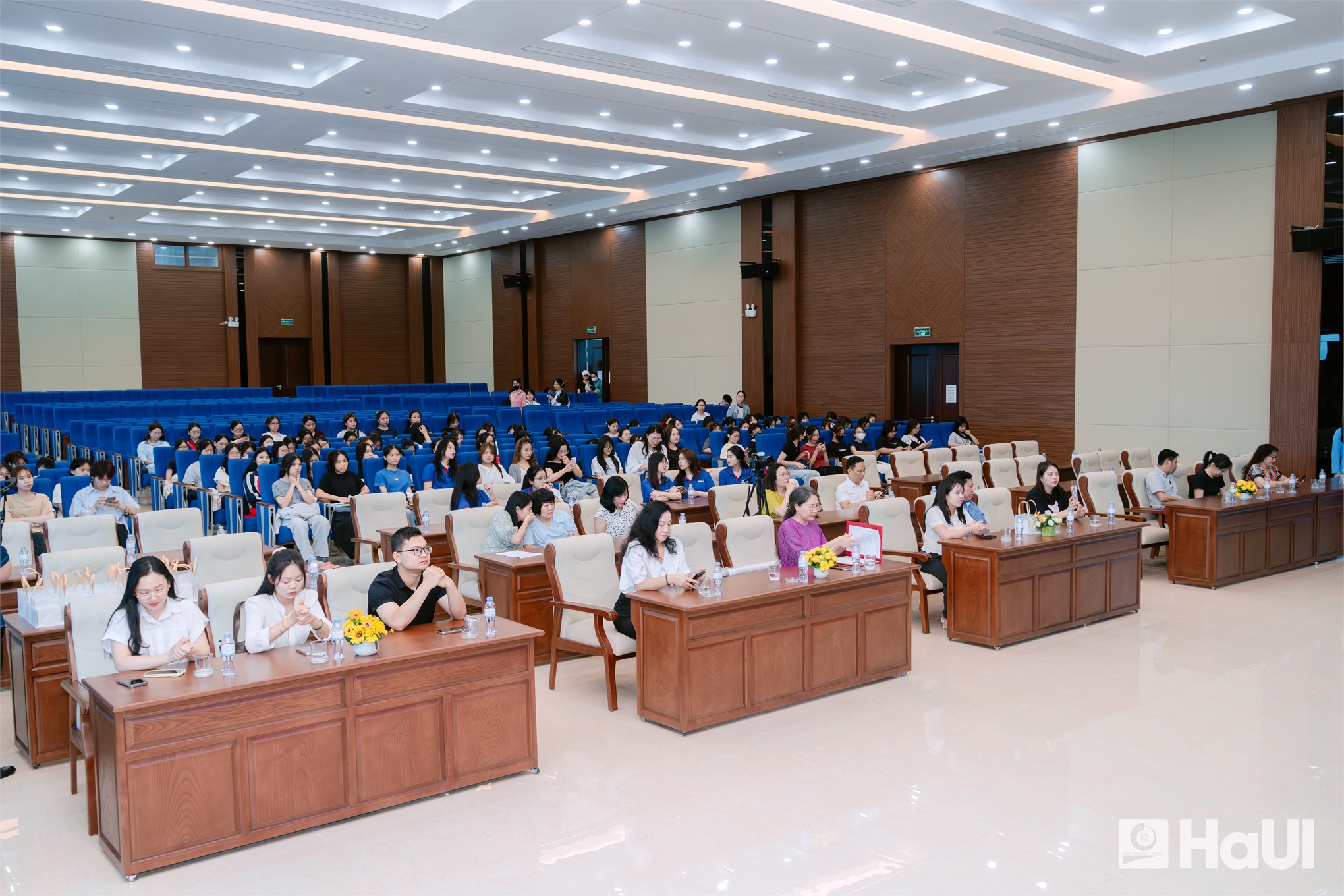 Sinh viên Khoa Công nghệ May và Thiết kế thời trang: Workshop cơ hội nghề nghiệp cùng Công ty Cổ phần Đầu tư Quốc tế Thagaco