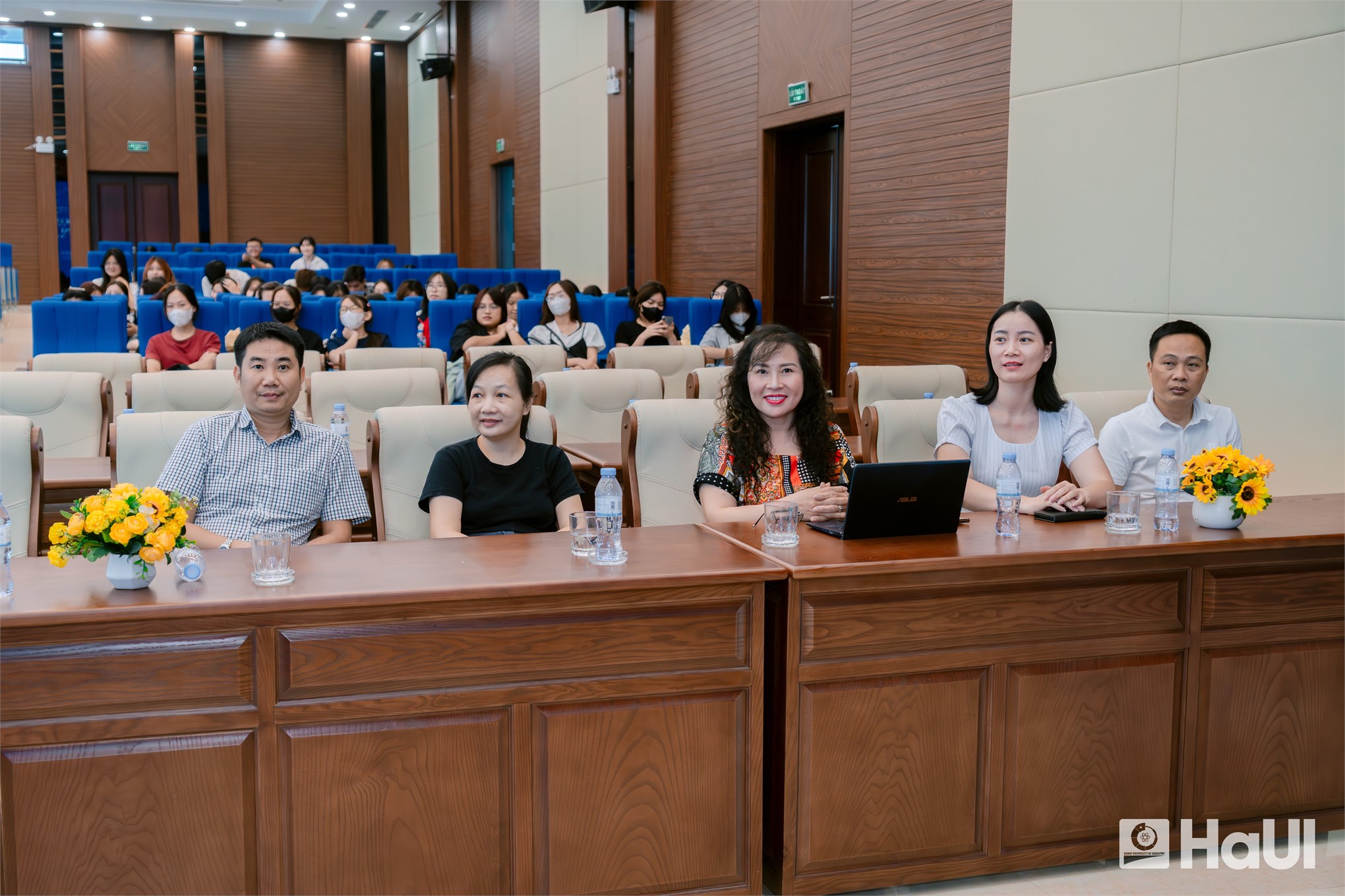 Sinh viên Khoa Công nghệ May và Thiết kế thời trang: Workshop cơ hội nghề nghiệp cùng Công ty Cổ phần Đầu tư Quốc tế Thagaco