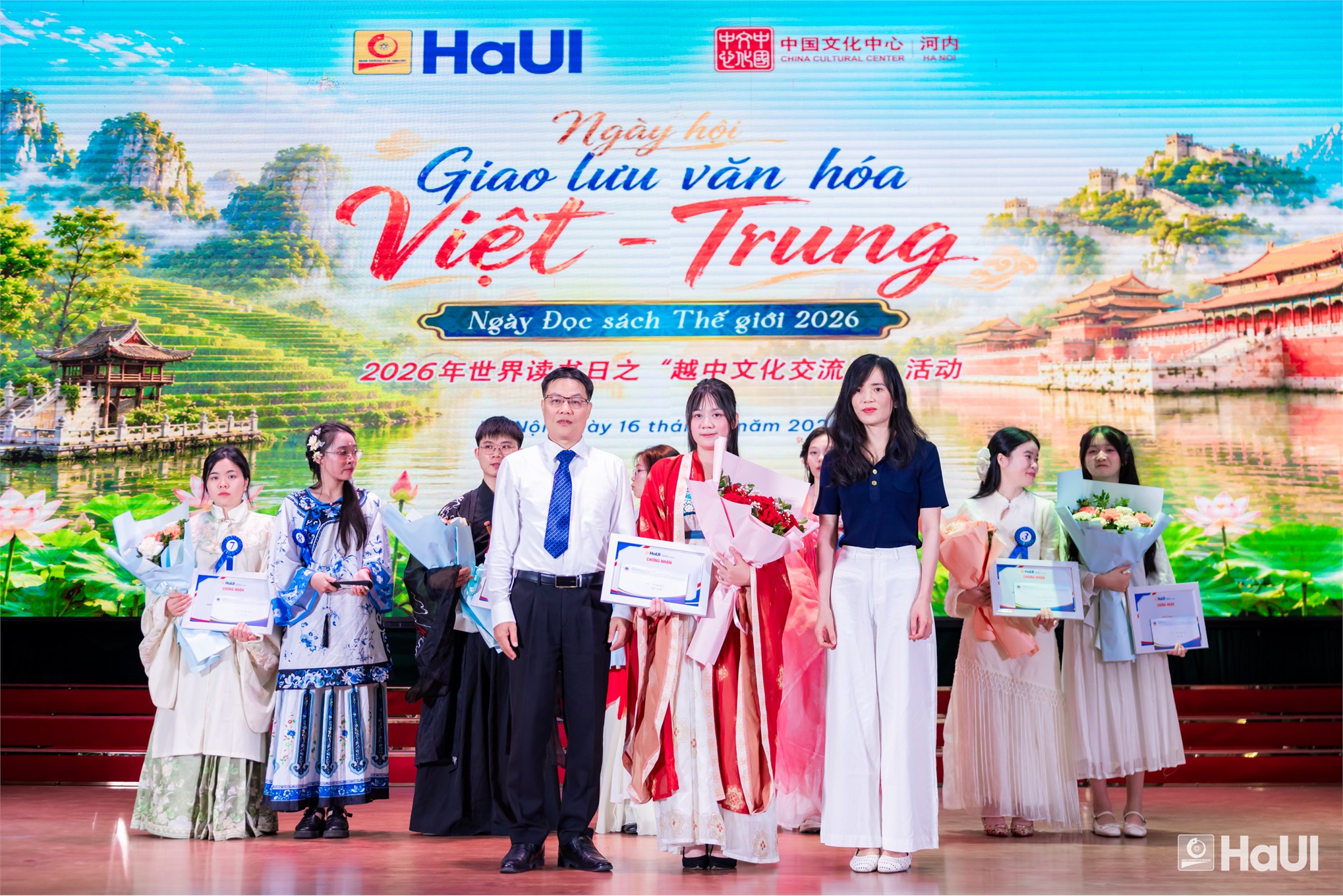Rực rỡ sắc màu giao lưu văn hóa Việt - Trung: Nơi khát vọng tuổi trẻ hòa cùng không gian văn hóa đọc toàn cầu