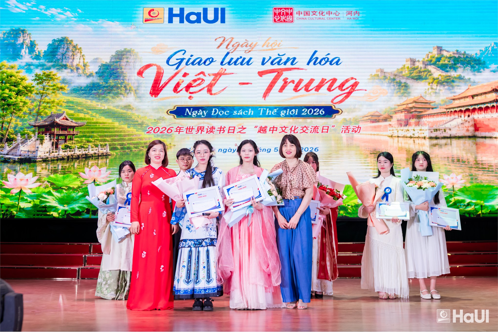 Rực rỡ sắc màu giao lưu văn hóa Việt - Trung: Nơi khát vọng tuổi trẻ hòa cùng không gian văn hóa đọc toàn cầu