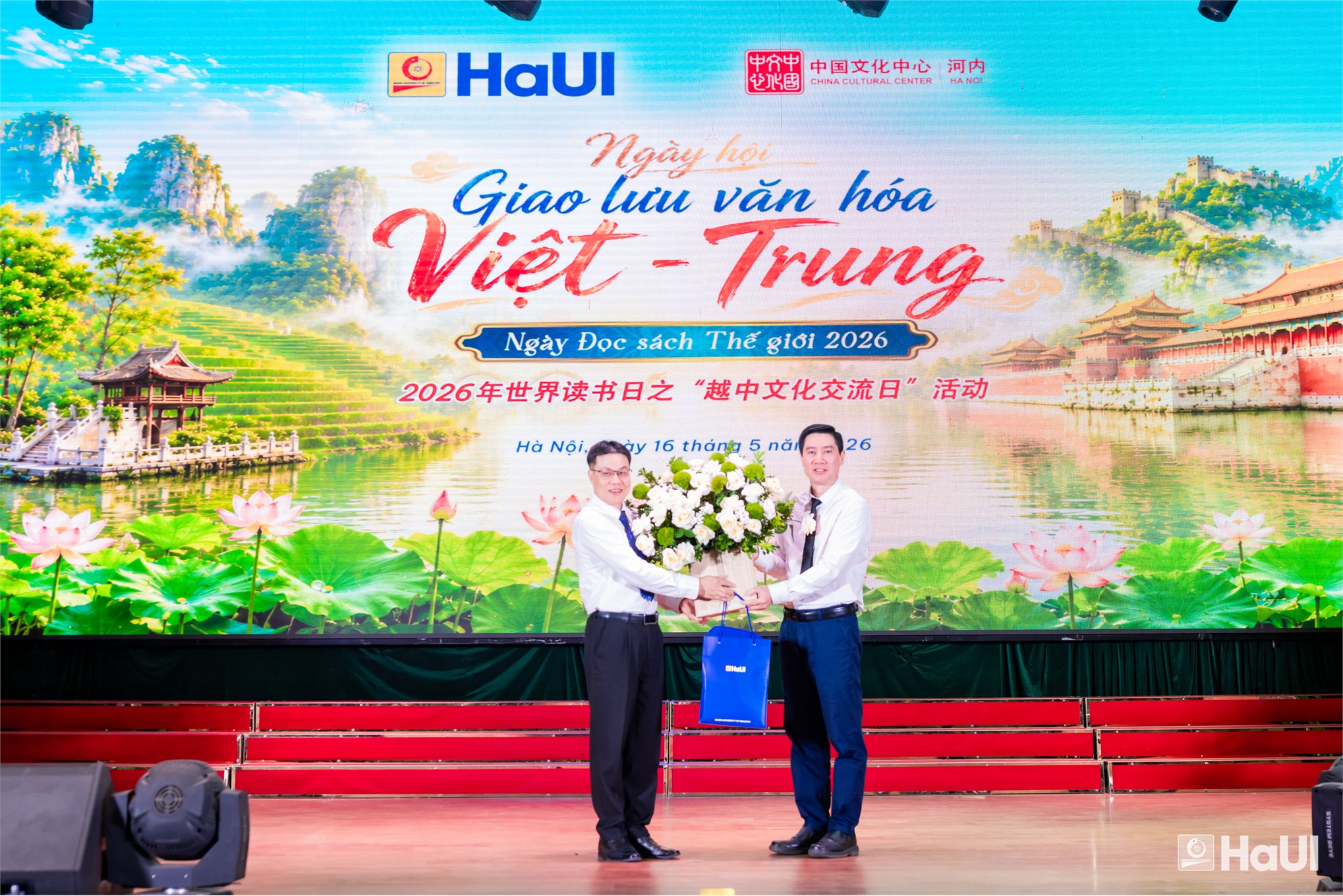 Rực rỡ sắc màu giao lưu văn hóa Việt - Trung: Nơi khát vọng tuổi trẻ hòa cùng không gian văn hóa đọc toàn cầu