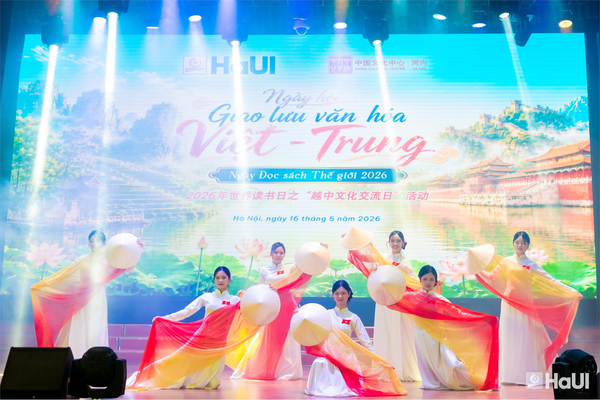 Rực rỡ sắc màu giao lưu văn hóa Việt - Trung: Nơi khát vọng tuổi trẻ hòa cùng không gian văn hóa đọc toàn cầu