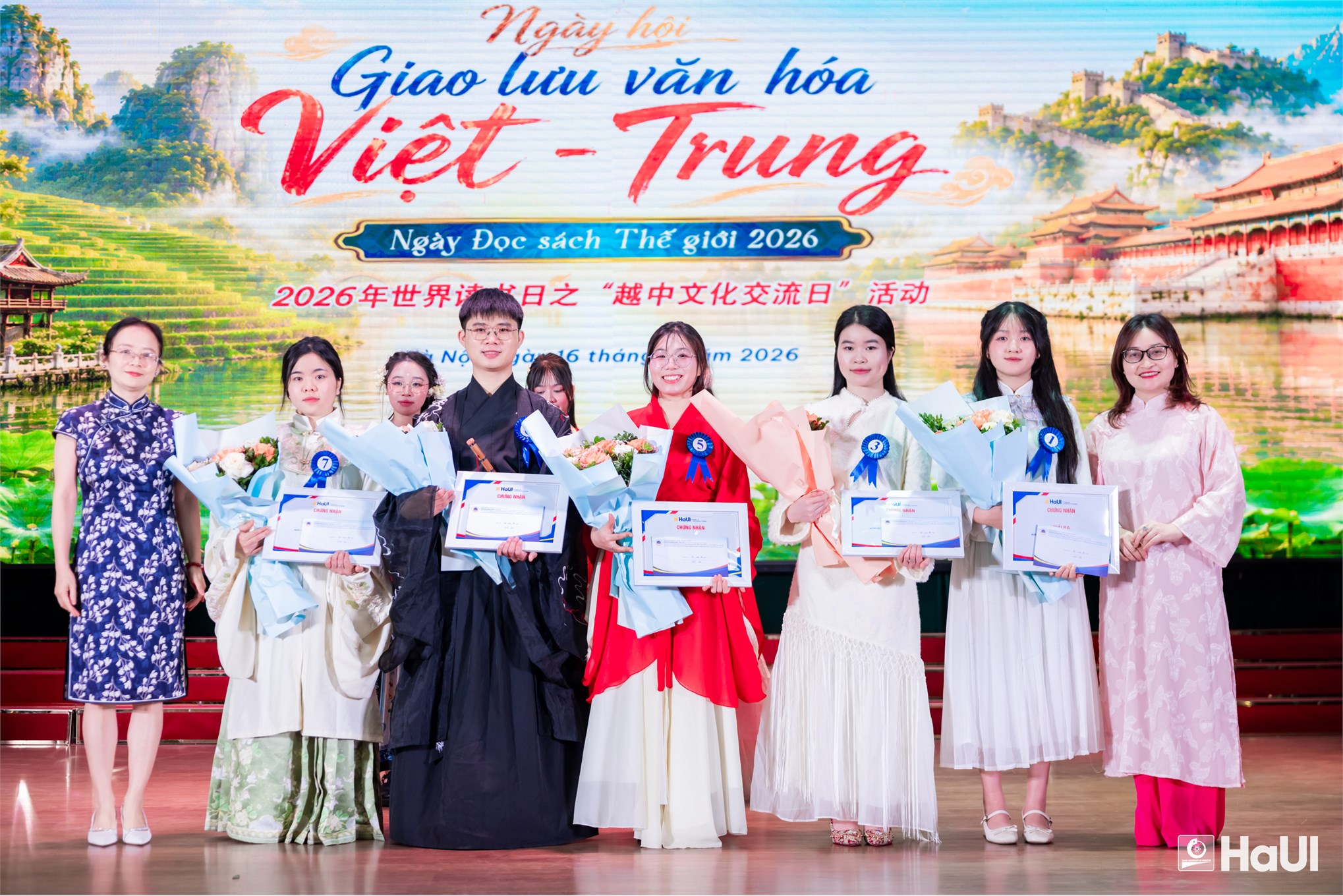 Rực rỡ sắc màu giao lưu văn hóa Việt - Trung: Nơi khát vọng tuổi trẻ hòa cùng không gian văn hóa đọc toàn cầu