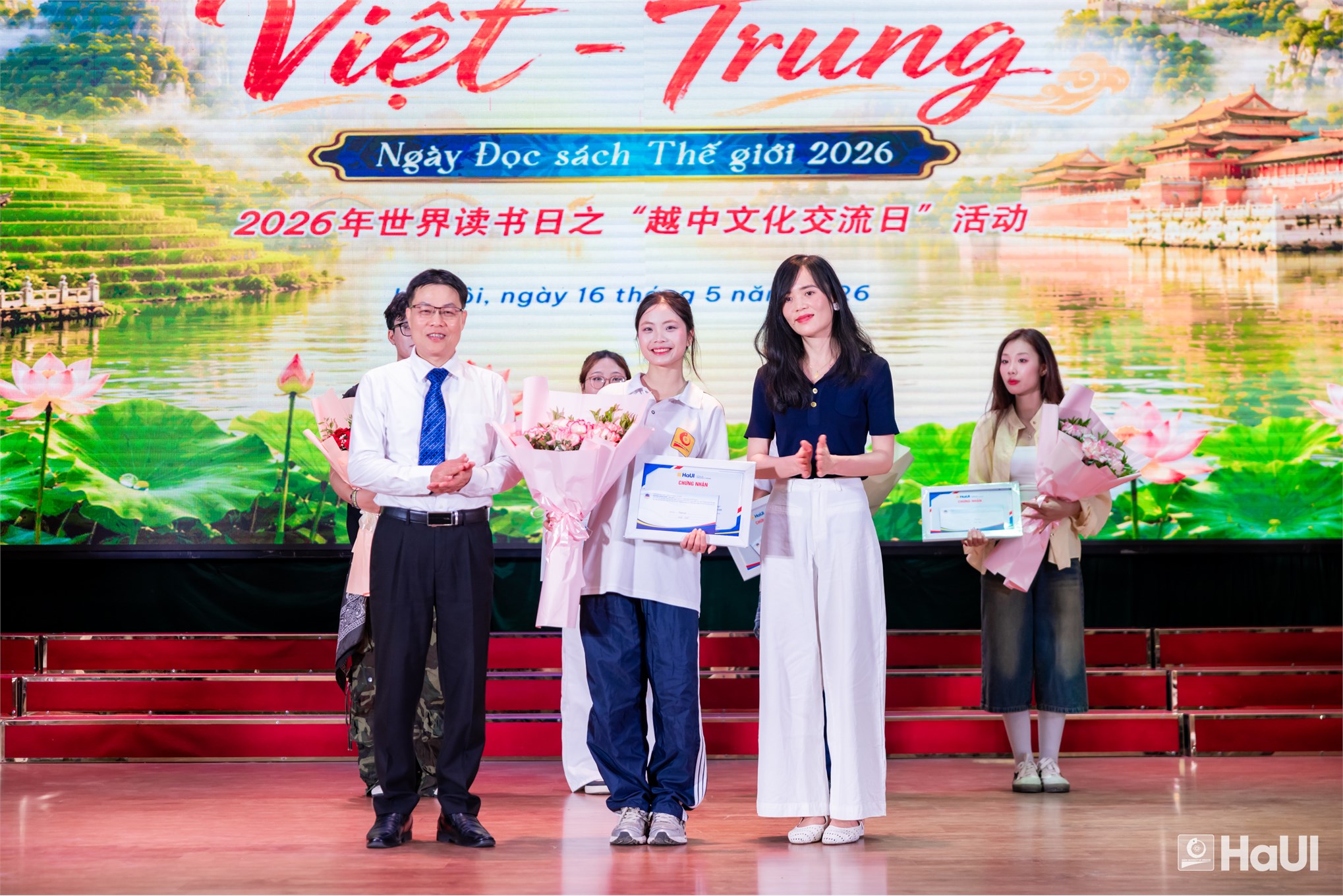 Rực rỡ sắc màu giao lưu văn hóa Việt - Trung: Nơi khát vọng tuổi trẻ hòa cùng không gian văn hóa đọc toàn cầu