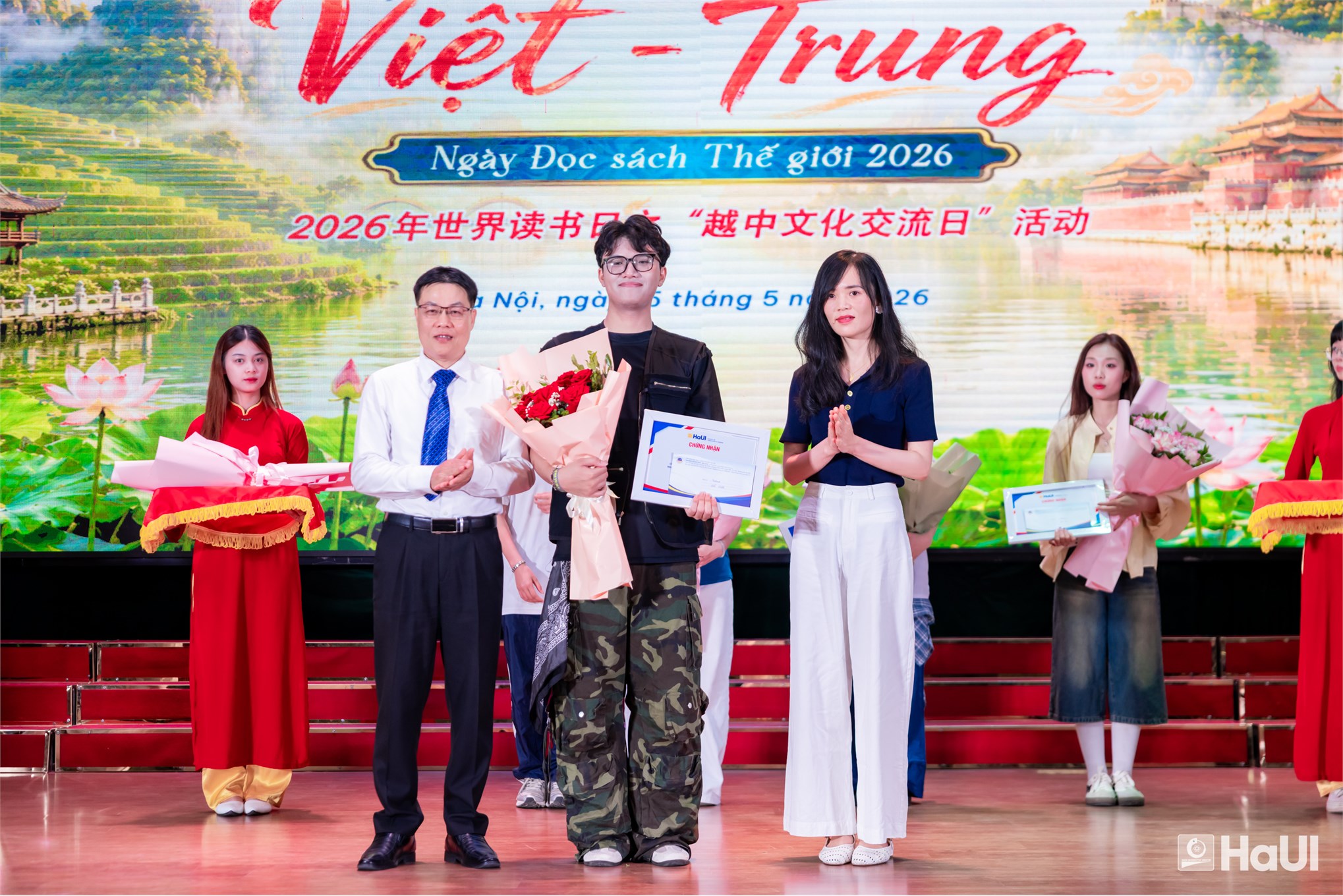 Rực rỡ sắc màu giao lưu văn hóa Việt - Trung: Nơi khát vọng tuổi trẻ hòa cùng không gian văn hóa đọc toàn cầu