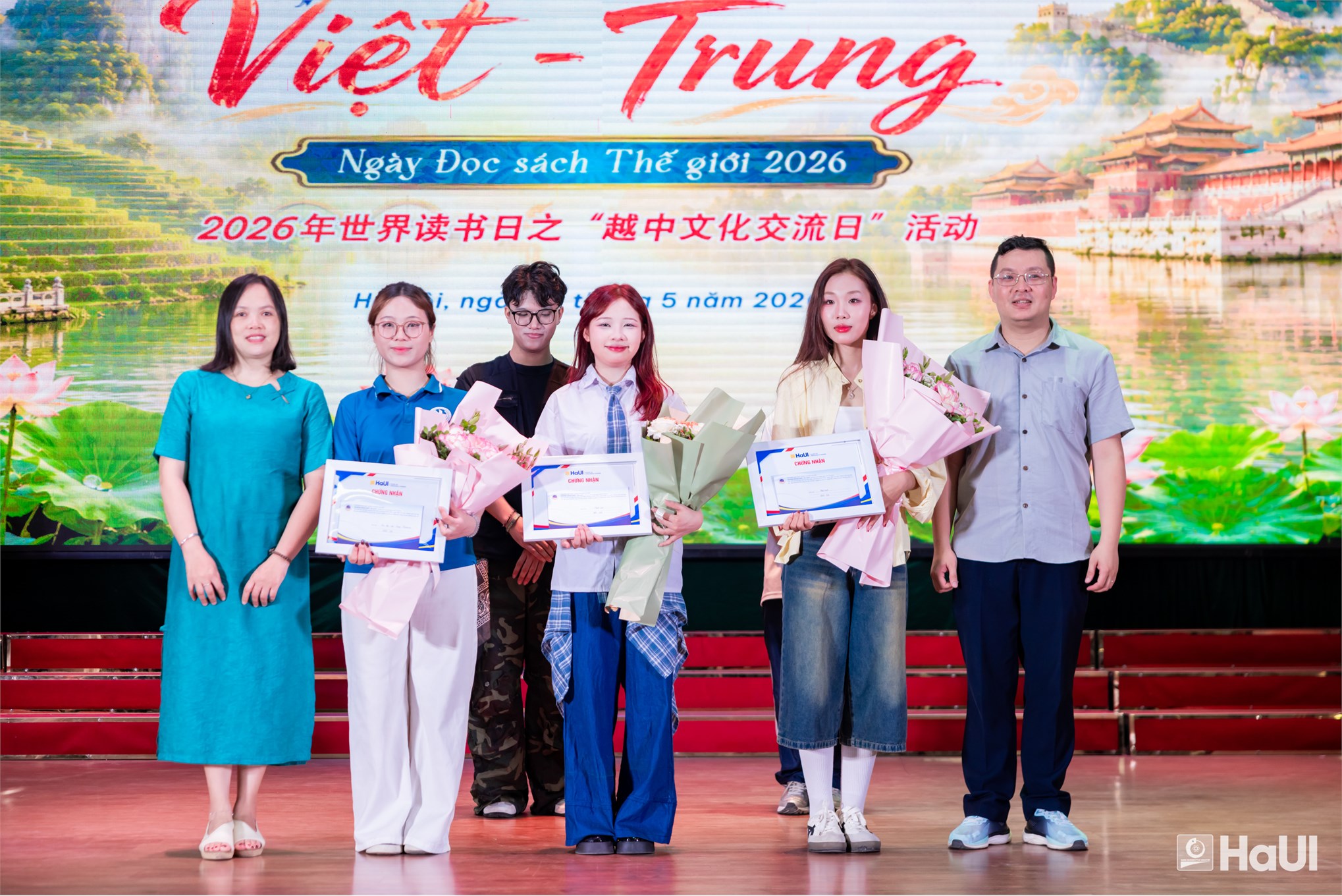Rực rỡ sắc màu giao lưu văn hóa Việt - Trung: Nơi khát vọng tuổi trẻ hòa cùng không gian văn hóa đọc toàn cầu