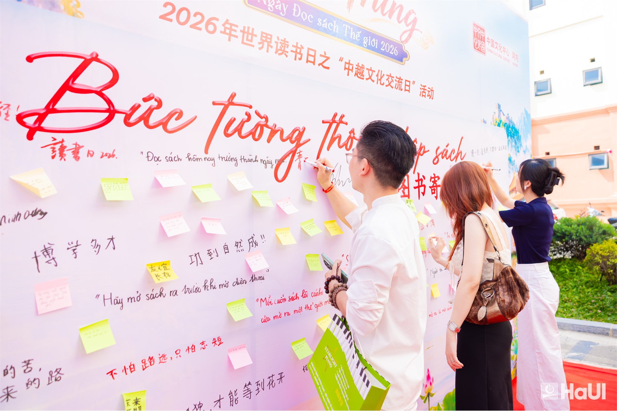 Rực rỡ sắc màu giao lưu văn hóa Việt - Trung: Nơi khát vọng tuổi trẻ hòa cùng không gian văn hóa đọc toàn cầu