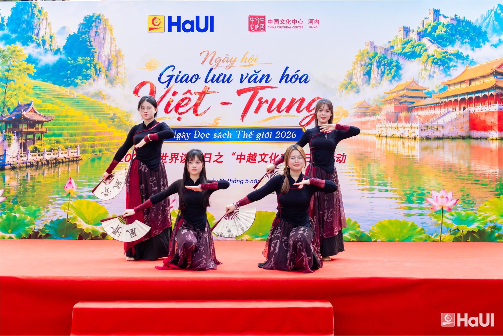 Rực rỡ sắc màu giao lưu văn hóa Việt - Trung: Nơi khát vọng tuổi trẻ hòa cùng không gian văn hóa đọc toàn cầu