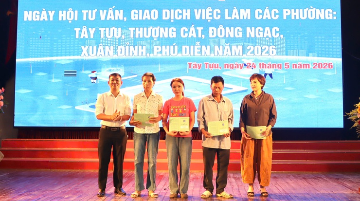 [taytuu] Ngày hội tư vấn, giao dịch việc làm - Cầu nối hiệu quả giữa người lao động và doanh nghiệp