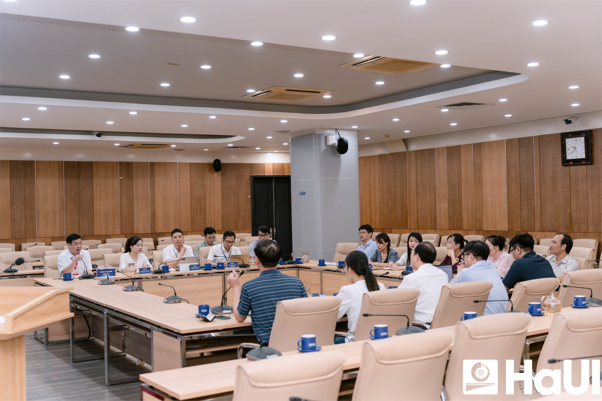 Đoàn công tác Bệnh viện Bạch Mai thăm và làm việc tại Đại học Công nghiệp Hà Nội: Chia sẻ kinh nghiệm xây dựng mô hình quản trị số