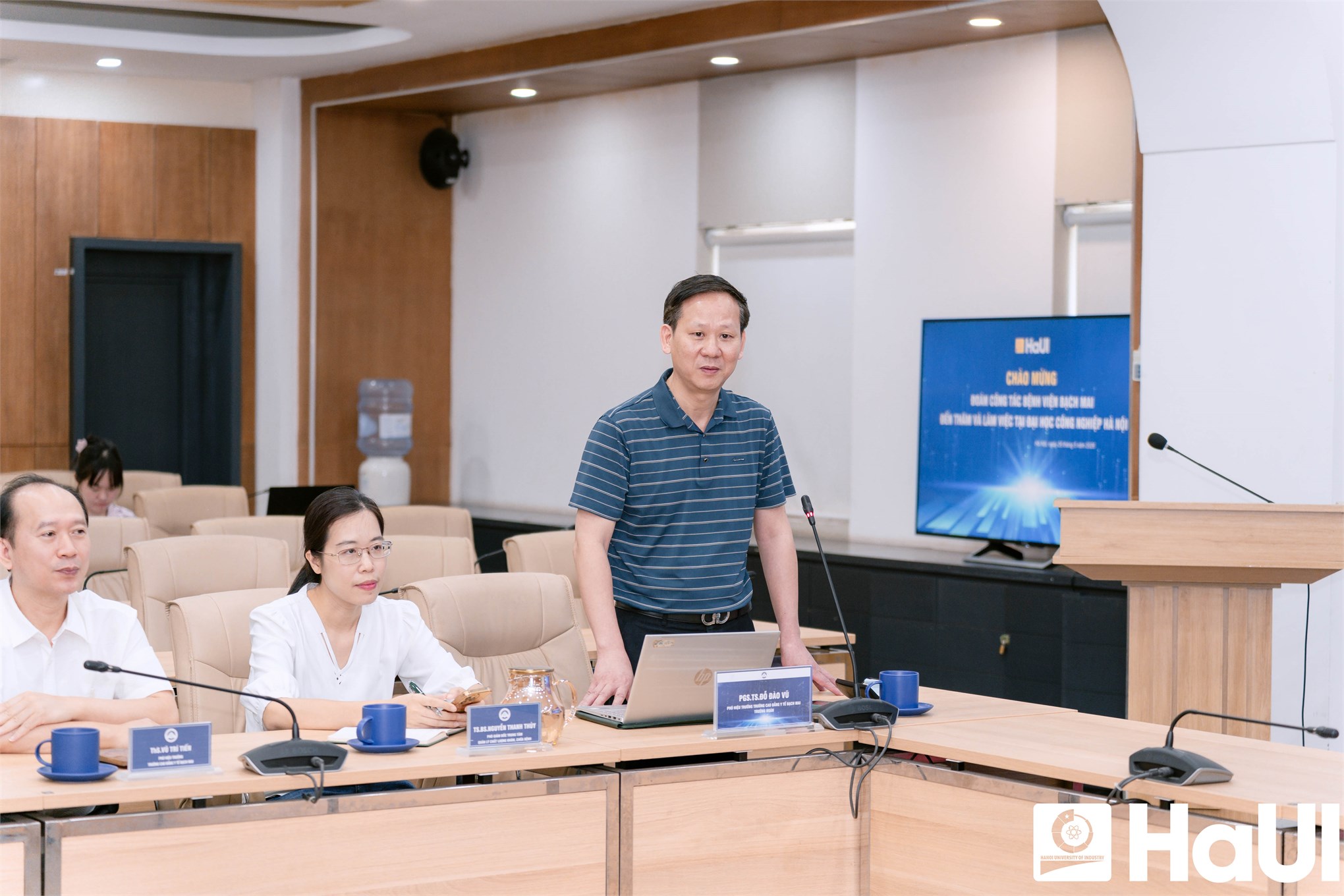 Đoàn công tác Bệnh viện Bạch Mai thăm và làm việc tại Đại học Công nghiệp Hà Nội: Chia sẻ kinh nghiệm xây dựng mô hình quản trị số