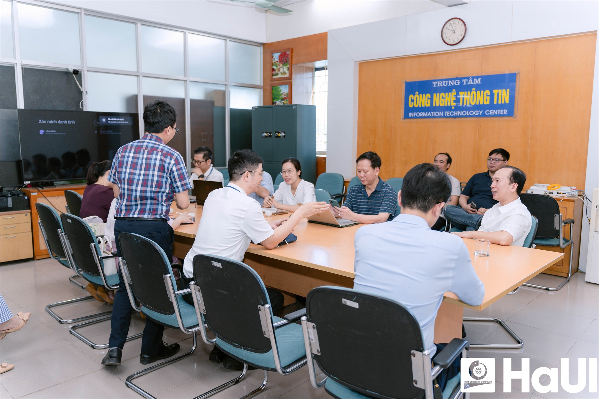 Đoàn công tác Bệnh viện Bạch Mai thăm và làm việc tại Đại học Công nghiệp Hà Nội: Chia sẻ kinh nghiệm xây dựng mô hình quản trị số