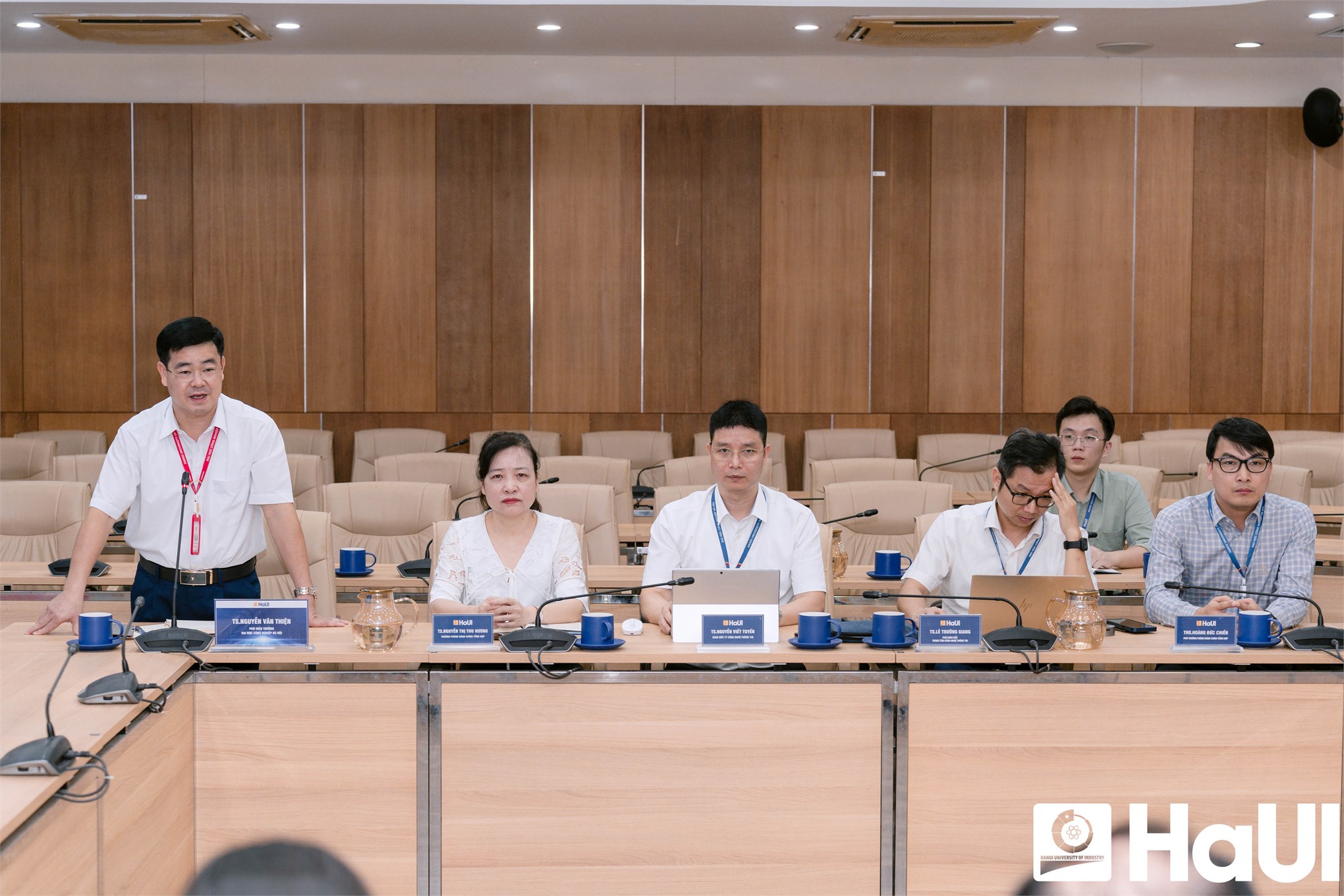 Đoàn công tác Bệnh viện Bạch Mai thăm và làm việc tại Đại học Công nghiệp Hà Nội: Chia sẻ kinh nghiệm xây dựng mô hình quản trị số