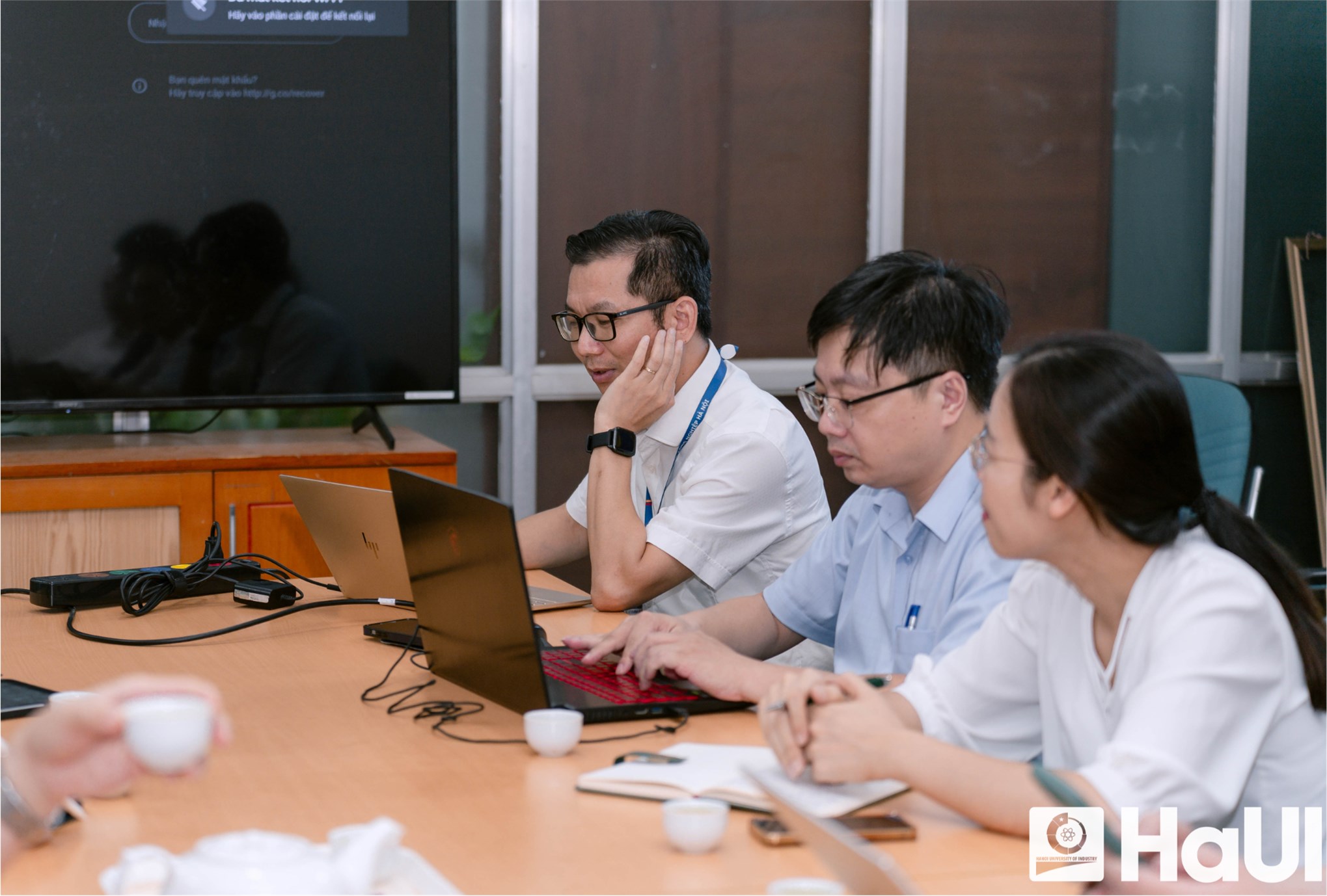 Đoàn công tác Bệnh viện Bạch Mai thăm và làm việc tại Đại học Công nghiệp Hà Nội: Chia sẻ kinh nghiệm xây dựng mô hình quản trị số