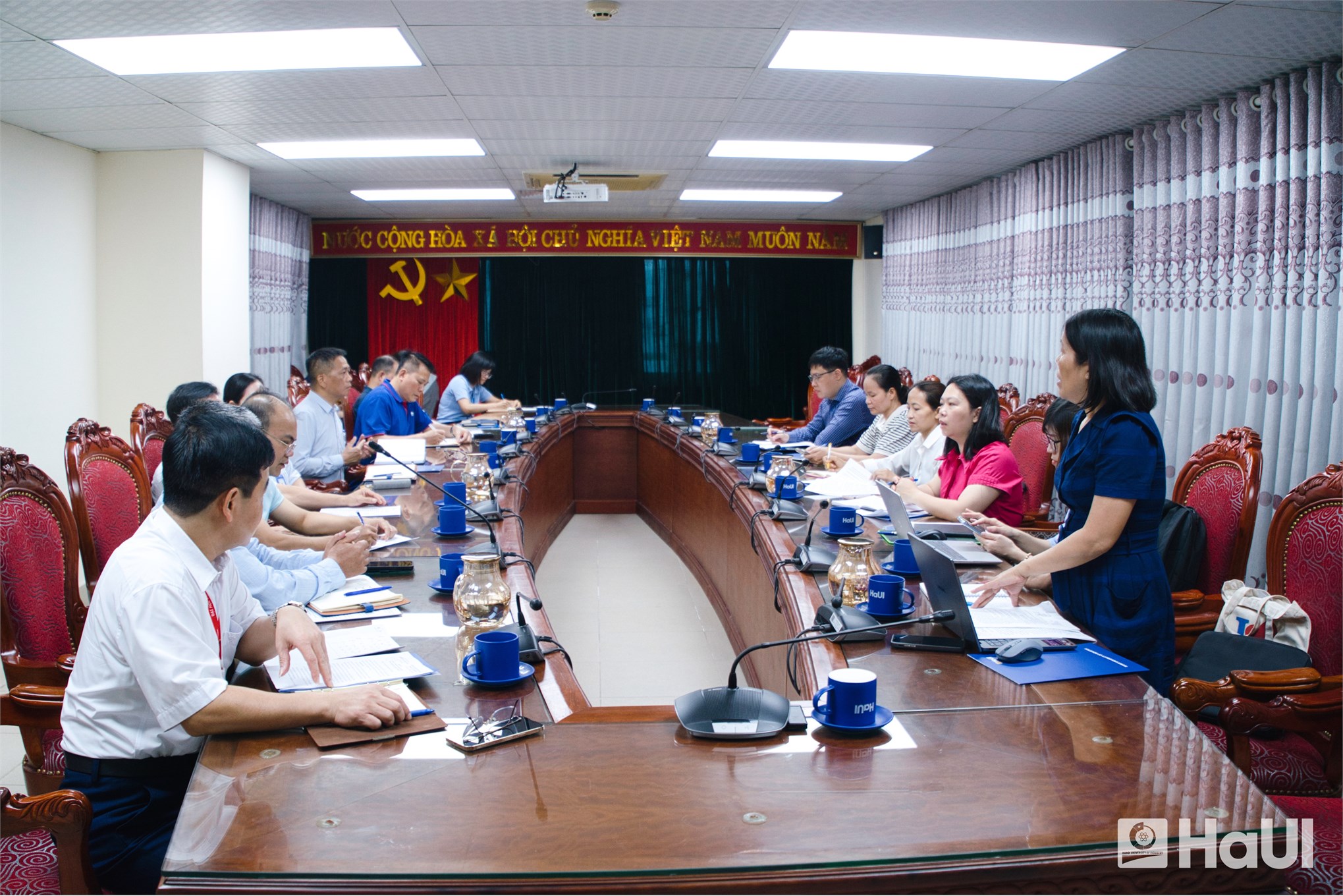 HaUI làm việc với đoàn giám sát y tế thành phố: Ưu tiên môi trường học đường an toàn cho hơn 30.000 người học