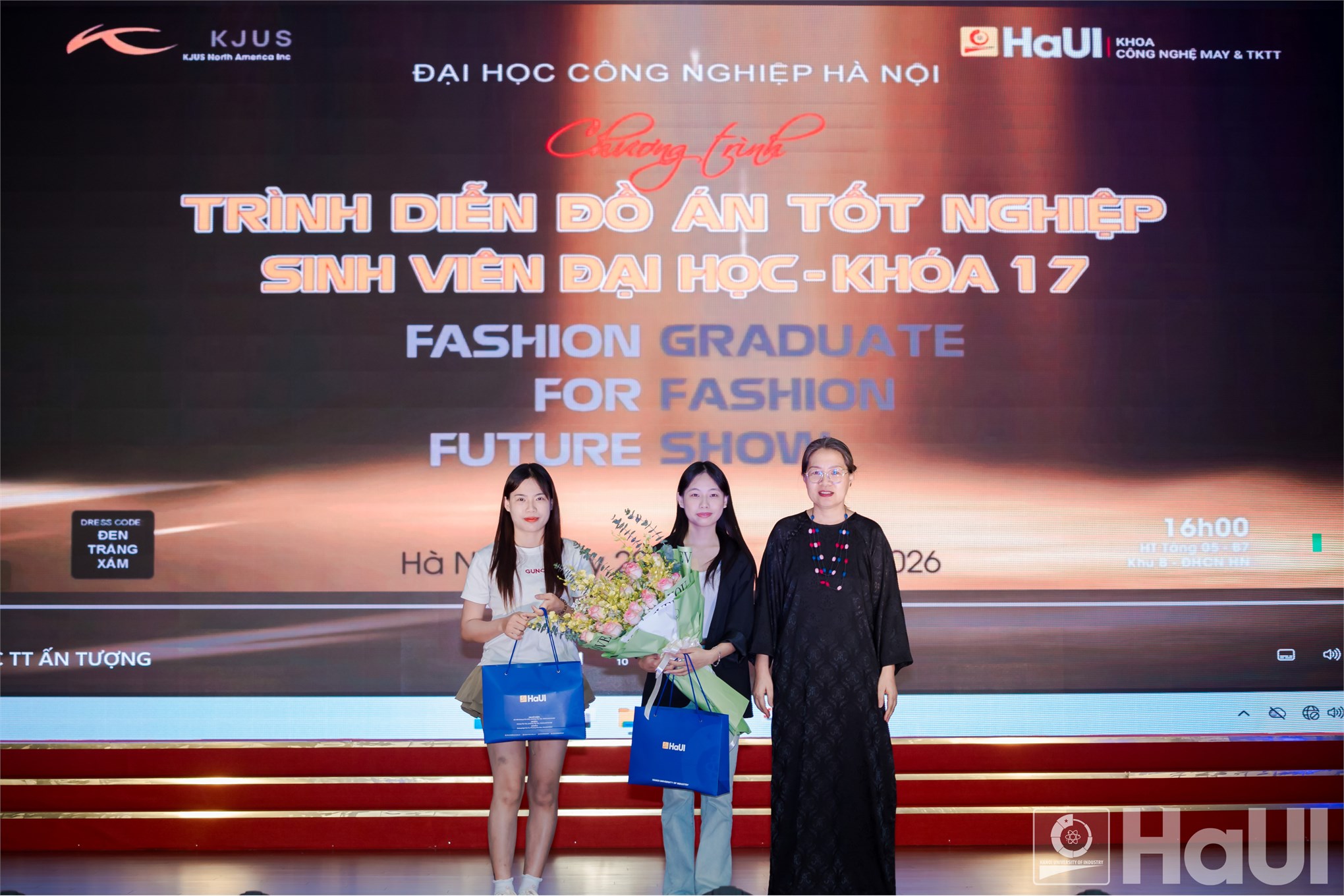 Đồ án cuối cùng, bộ sưu tập đầu tiên: Dấu mốc trưởng thành của sinh viên Khoa Công nghệ May và Thiết kế Thời trang