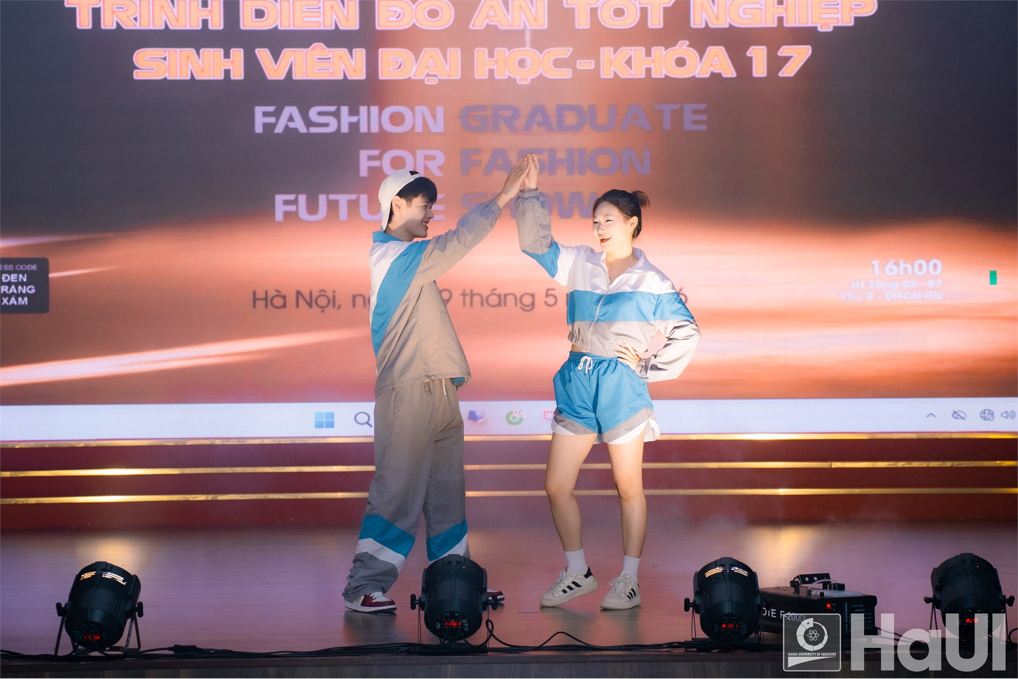 Đồ án cuối cùng, bộ sưu tập đầu tiên: Dấu mốc trưởng thành của sinh viên Khoa Công nghệ May và Thiết kế Thời trang