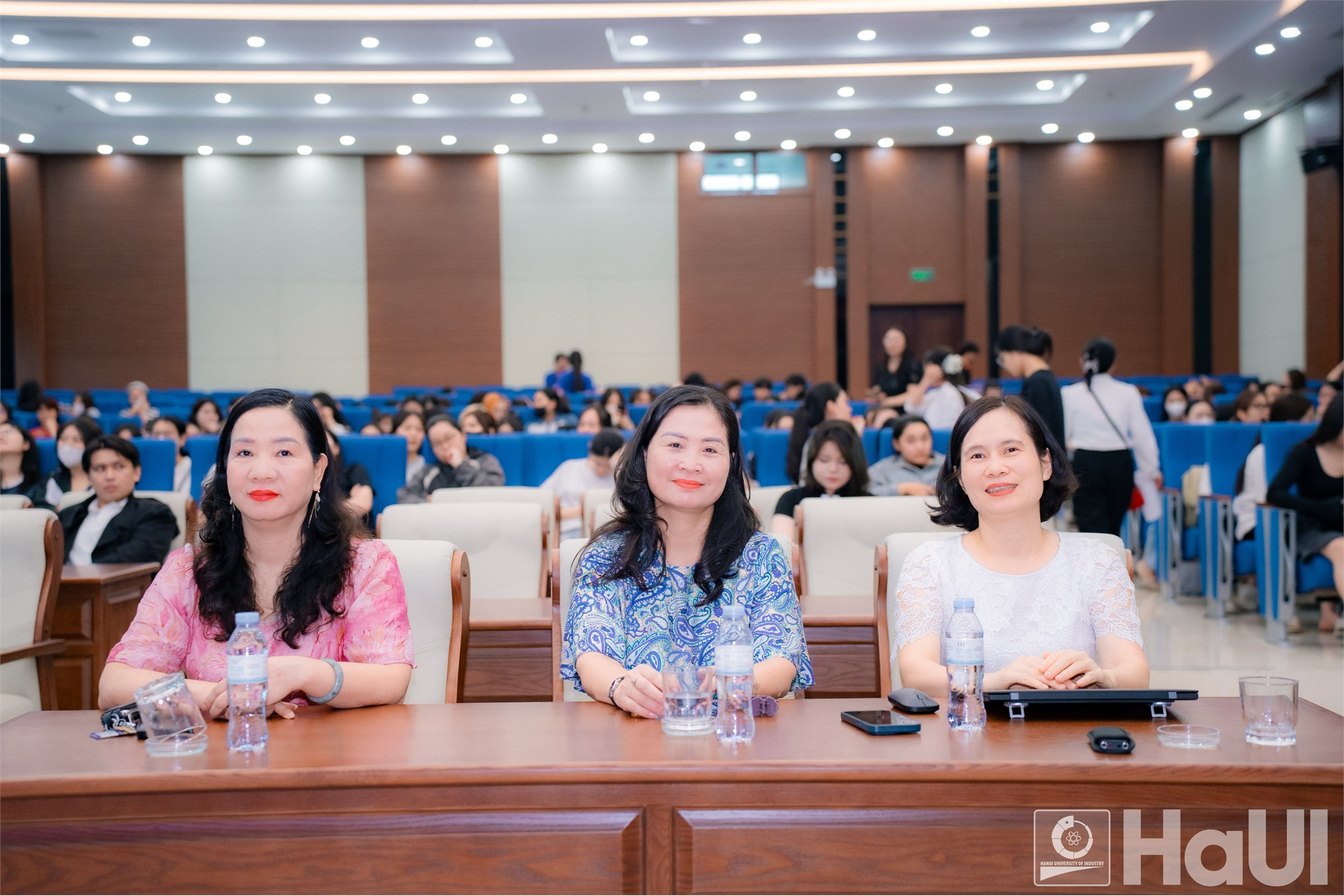 Đồ án cuối cùng, bộ sưu tập đầu tiên: Dấu mốc trưởng thành của sinh viên Khoa Công nghệ May và Thiết kế Thời trang