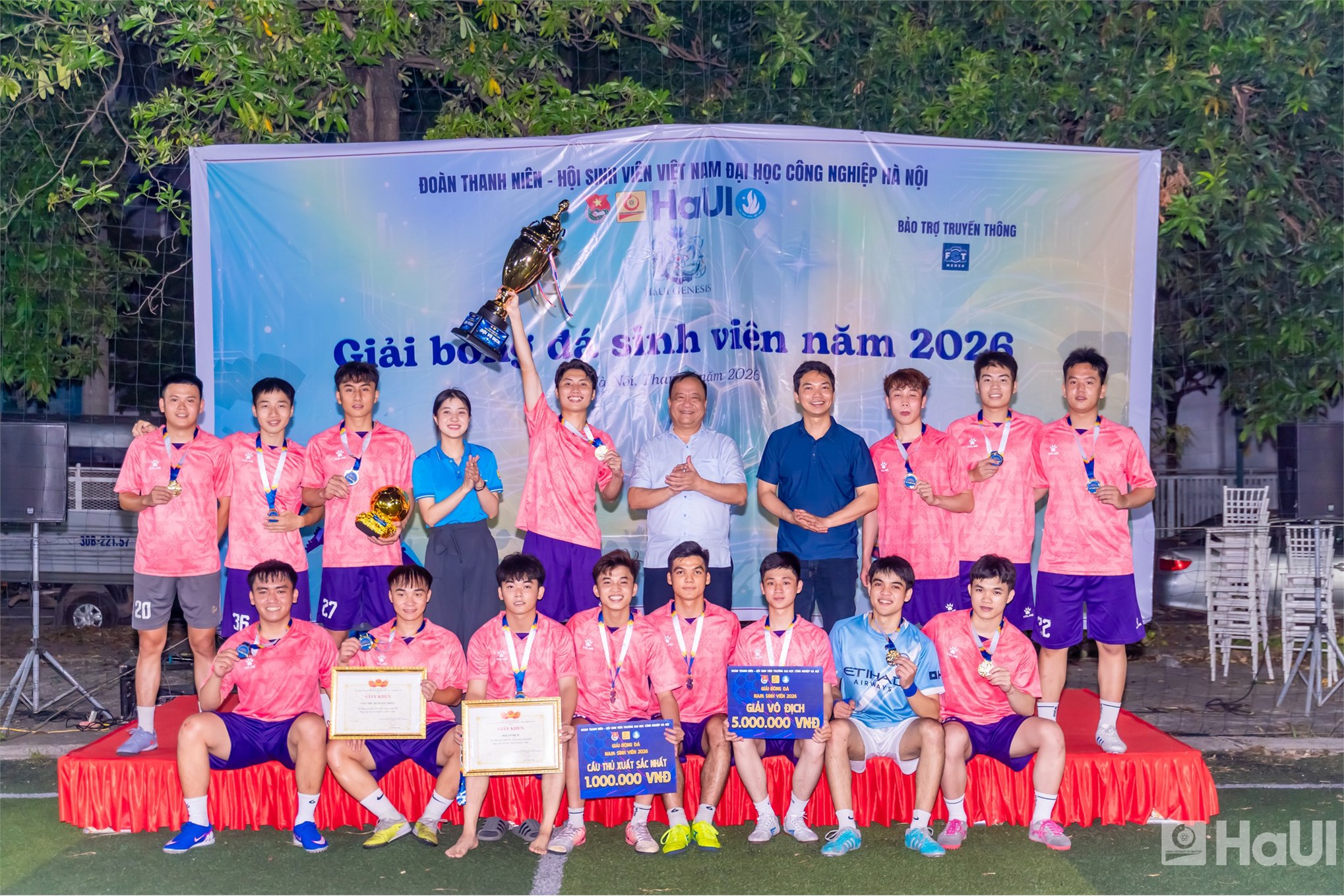 Bế mạc Giải bóng đá sinh viên HaUI 2026: Lan tỏa tinh thần thể thao và khát vọng tuổi trẻ