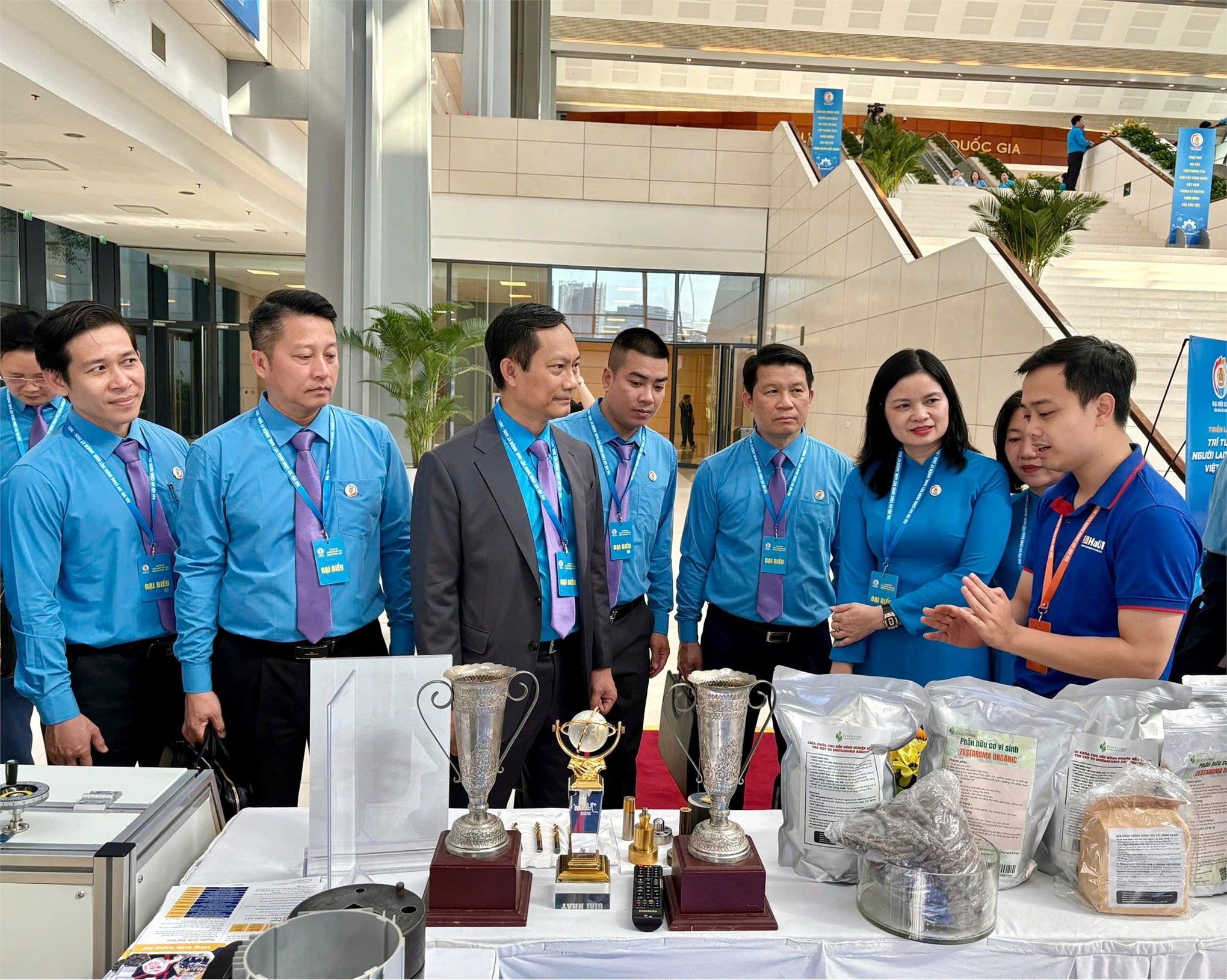 Công đoàn Đại học Công nghiệp Hà Nội tham gia Triển lãm Đại hội Công đoàn XIV “Trí tuệ người Lao động Việt Nam”