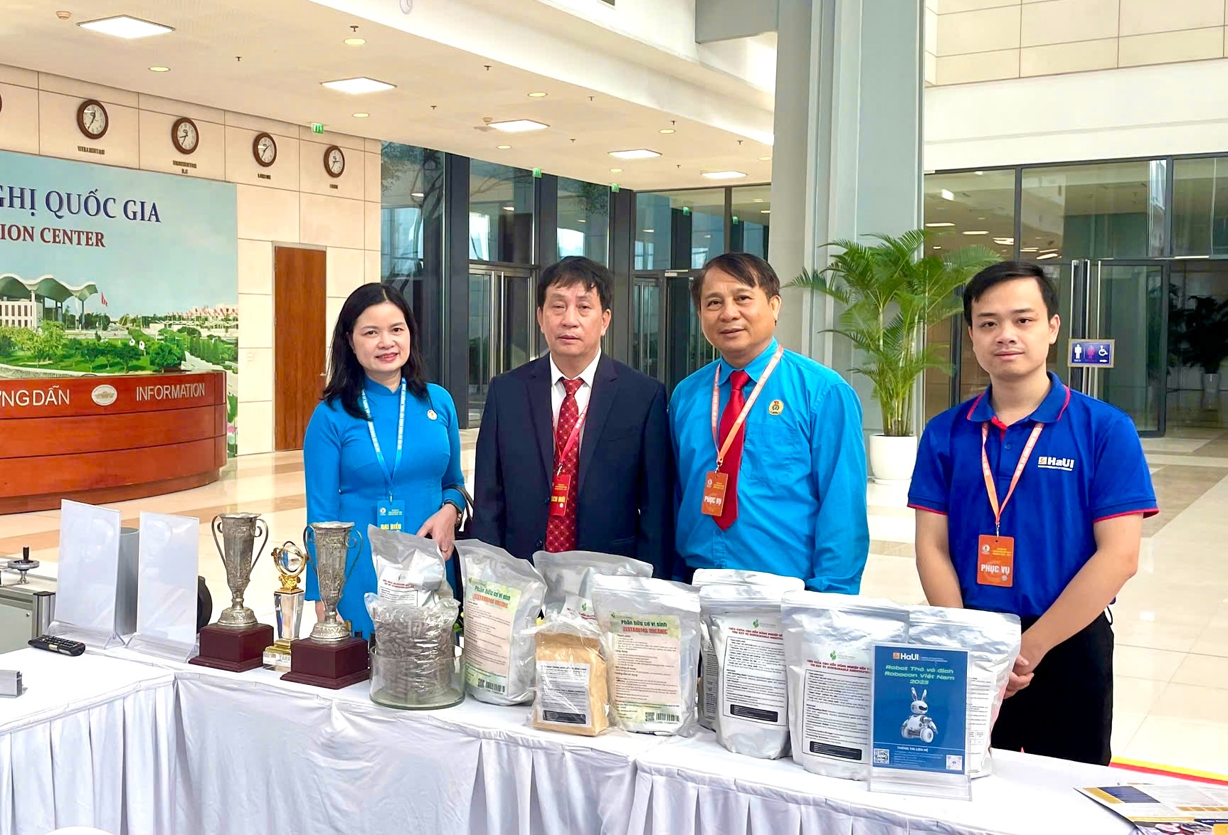 Công đoàn Đại học Công nghiệp Hà Nội tham gia Triển lãm Đại hội Công đoàn XIV “Trí tuệ người Lao động Việt Nam”