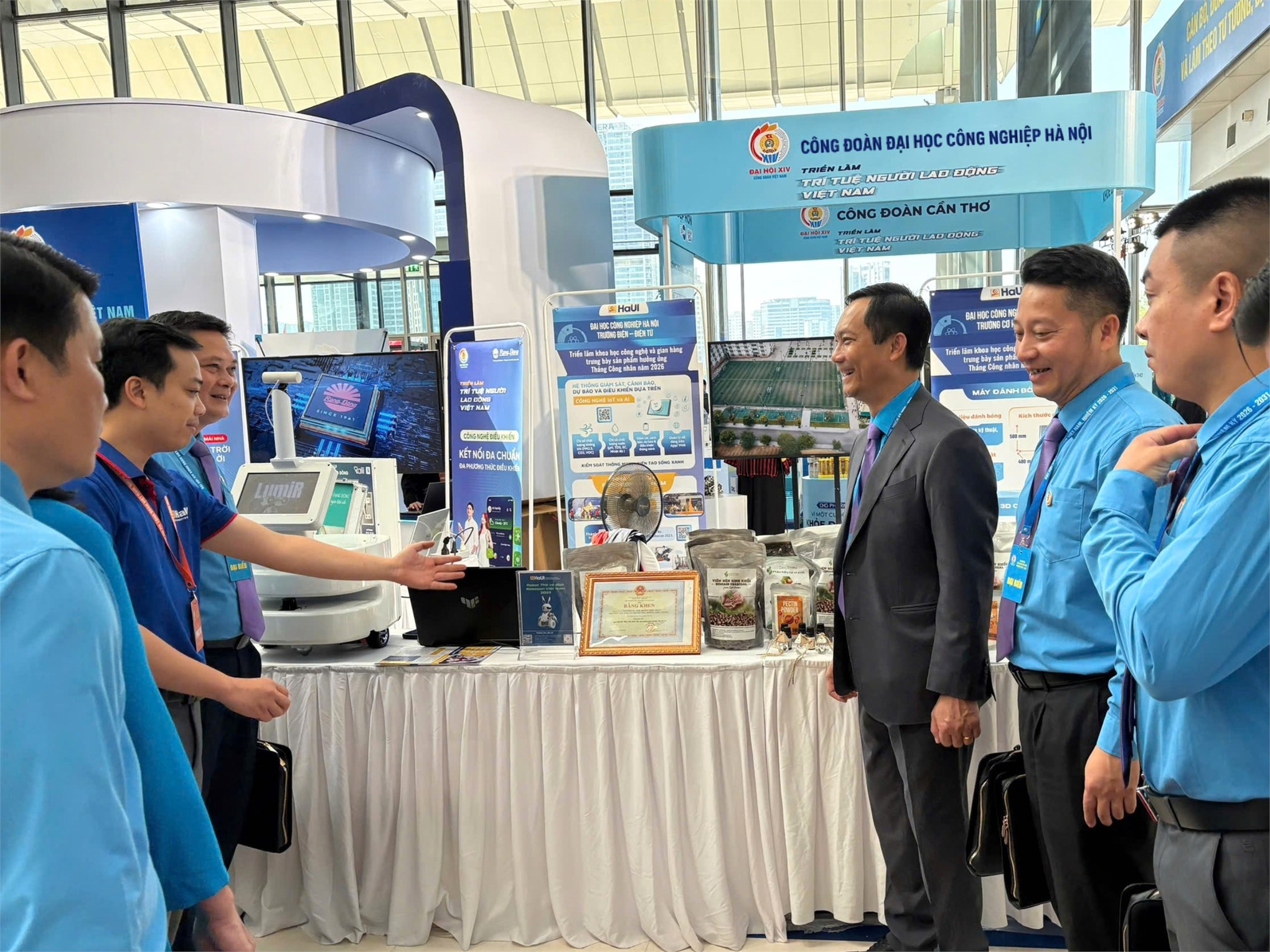 Công đoàn Đại học Công nghiệp Hà Nội tham gia Triển lãm Đại hội Công đoàn XIV “Trí tuệ người Lao động Việt Nam”