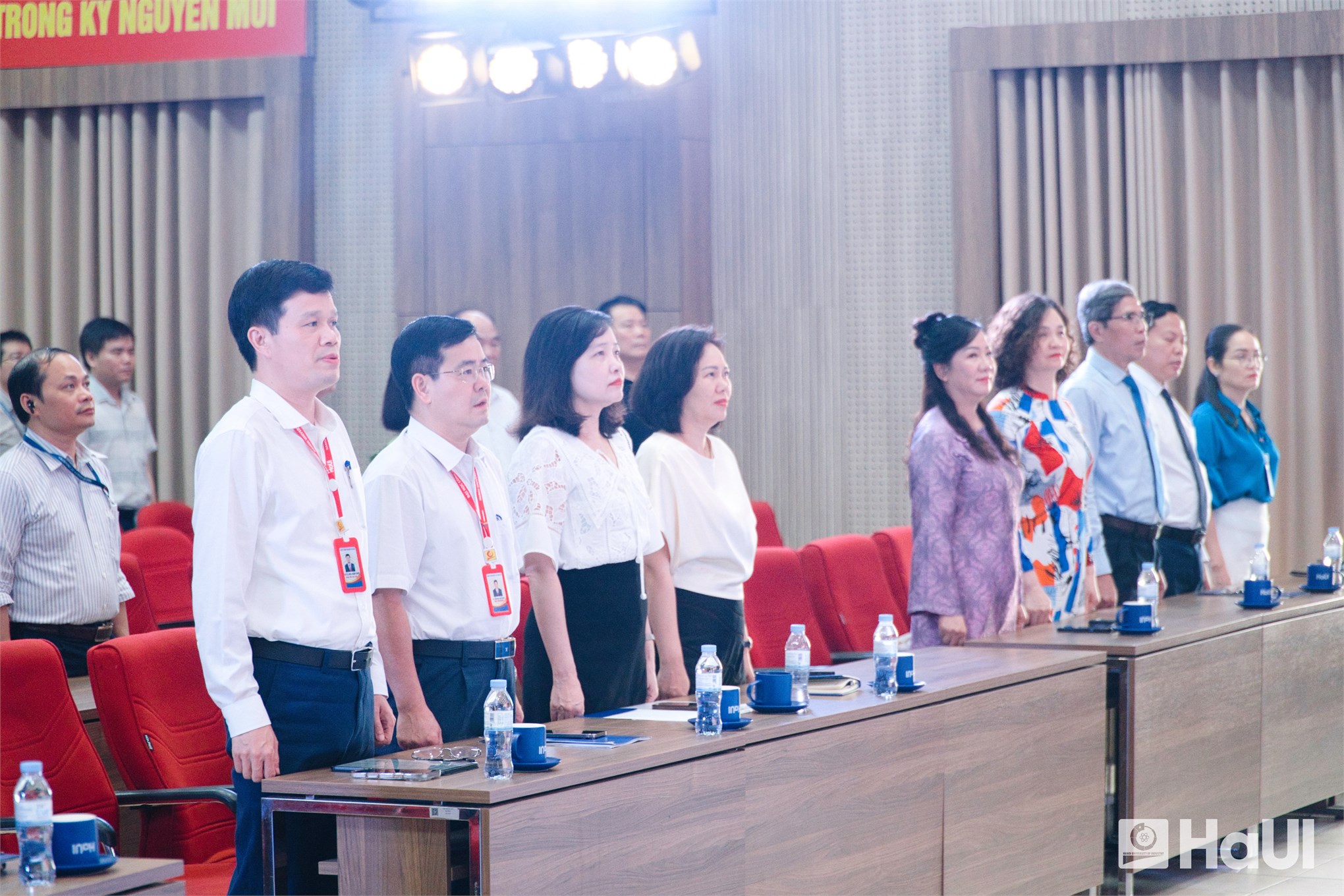 Lễ trao Huy hiệu 30 năm tuổi Đảng và Hội nghị triển khai các văn bản của Đảng uỷ Đại học Công nghiệp Hà Nội