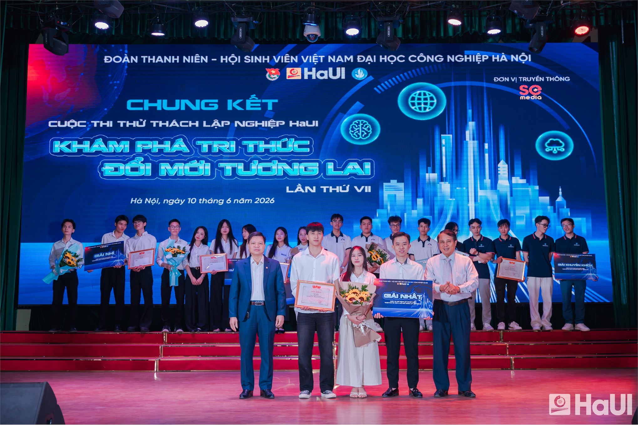 Dự án robot hỗ trợ người khiếm thị đạt giải Nhất cuộc thi “Thử thách lập nghiệp” HaUI lần thứ VII