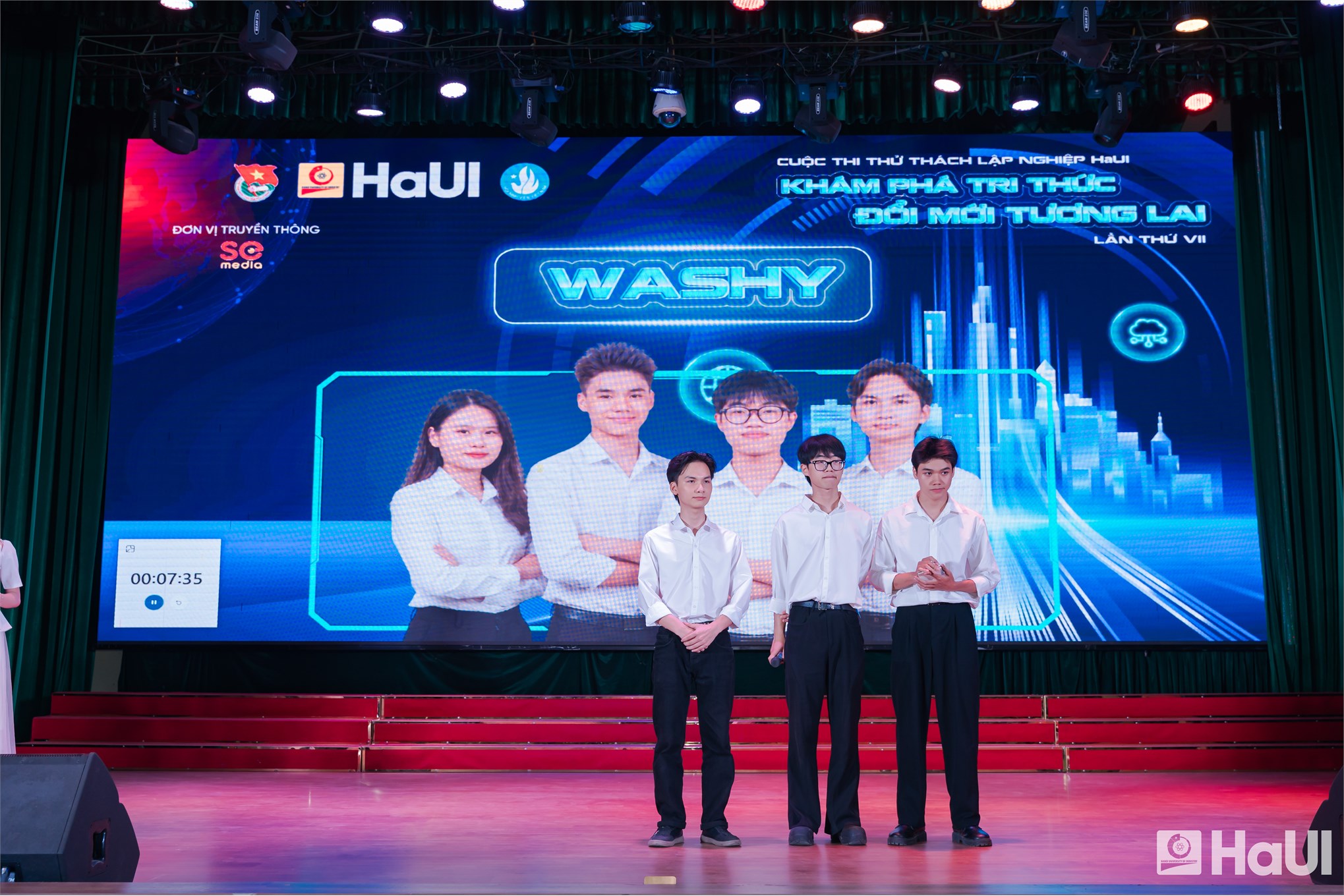 Dự án robot hỗ trợ người khiếm thị đạt giải Nhất cuộc thi “Thử thách lập nghiệp” HaUI lần thứ VII