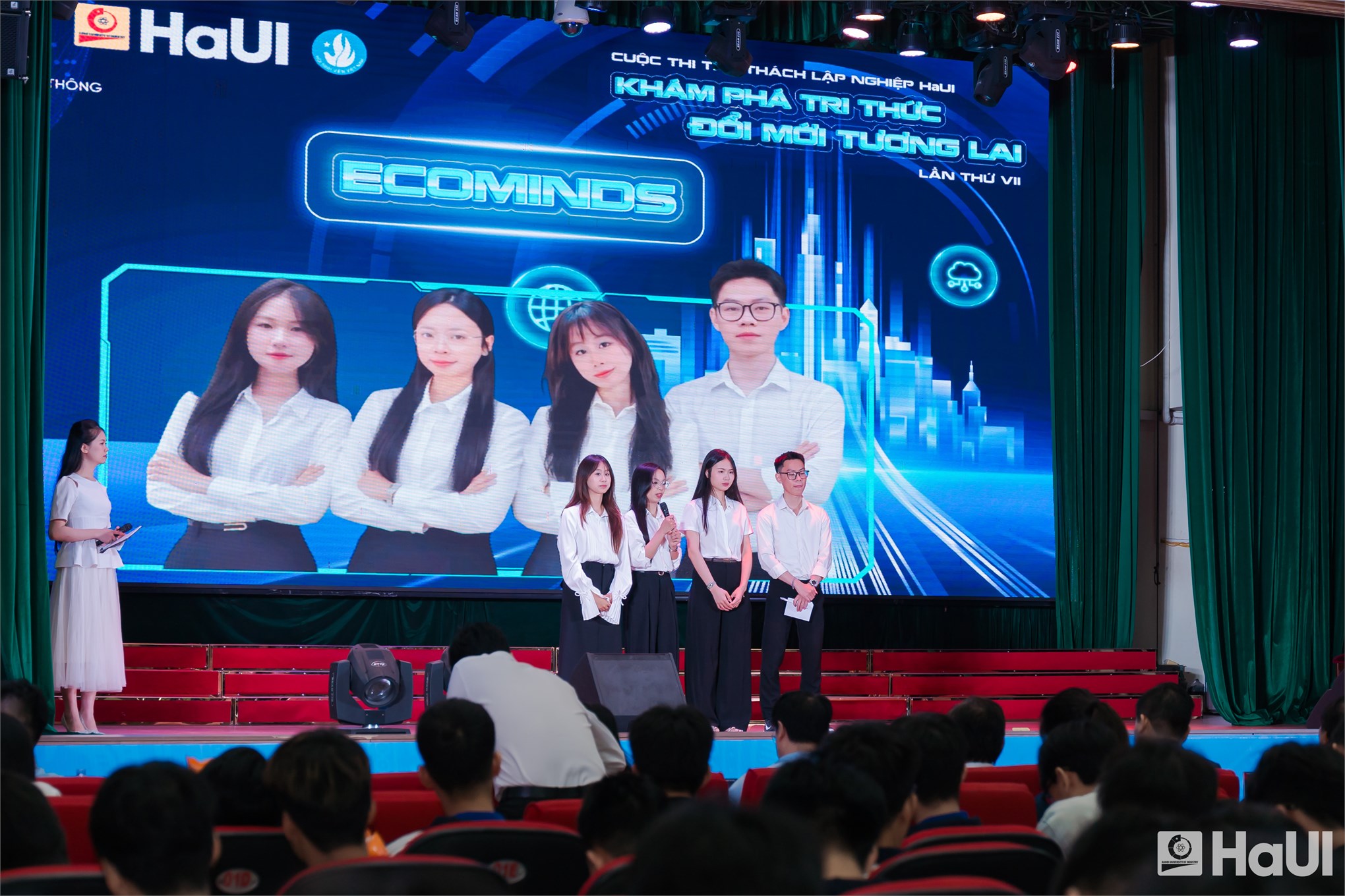 Dự án robot hỗ trợ người khiếm thị đạt giải Nhất cuộc thi “Thử thách lập nghiệp” HaUI lần thứ VII