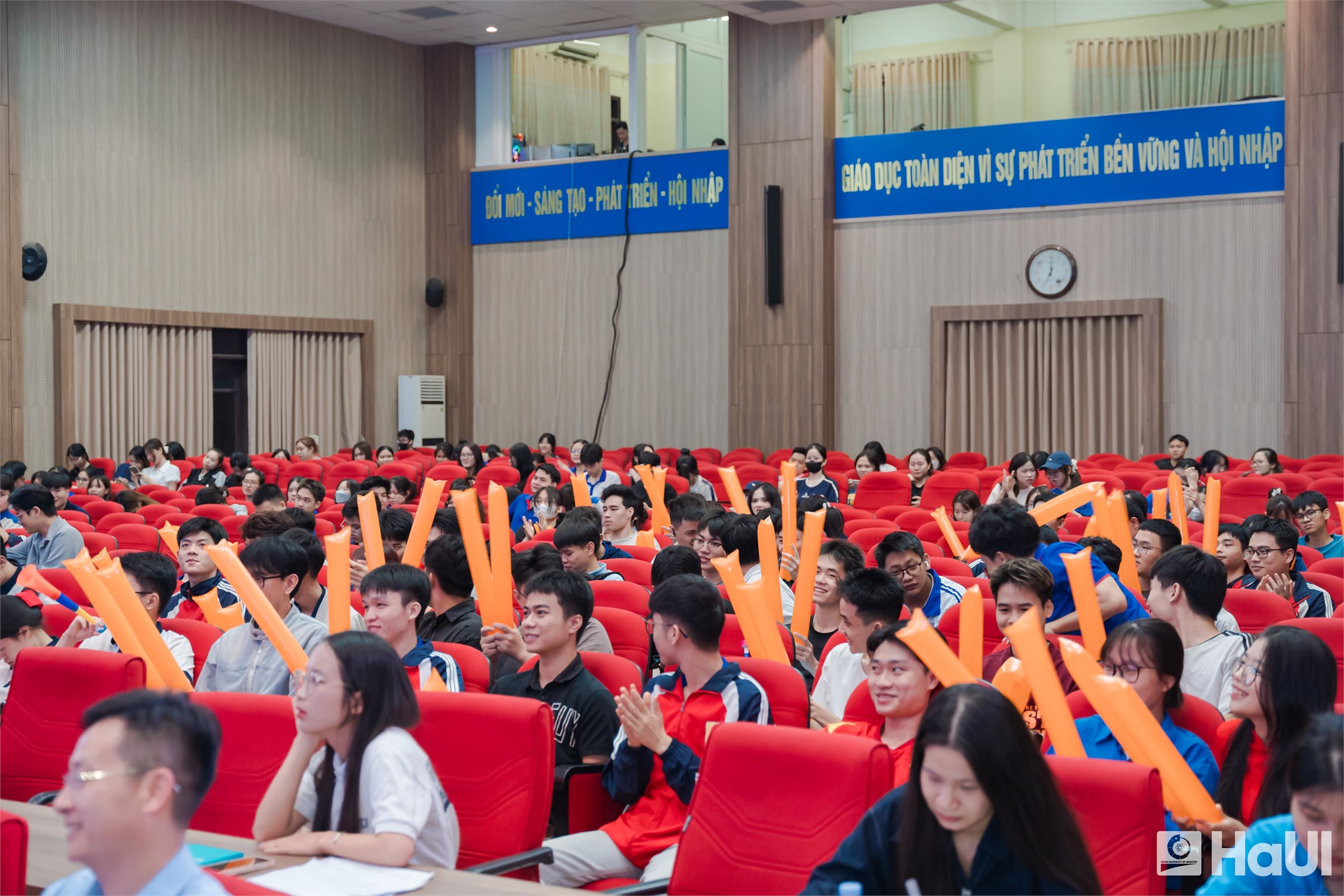 Dự án robot hỗ trợ người khiếm thị đạt giải Nhất cuộc thi “Thử thách lập nghiệp” HaUI lần thứ VII