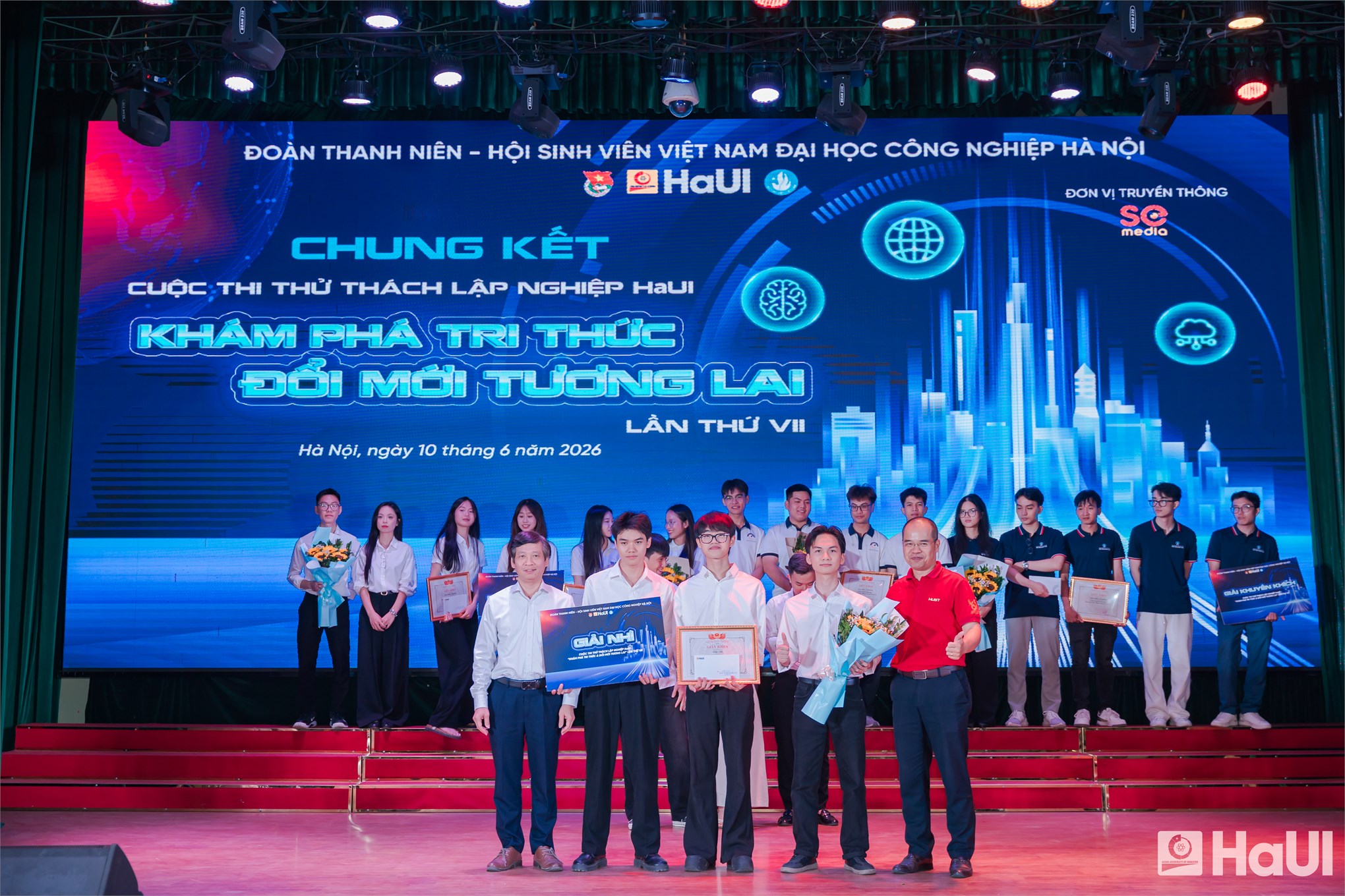 Dự án robot hỗ trợ người khiếm thị đạt giải Nhất cuộc thi “Thử thách lập nghiệp” HaUI lần thứ VII