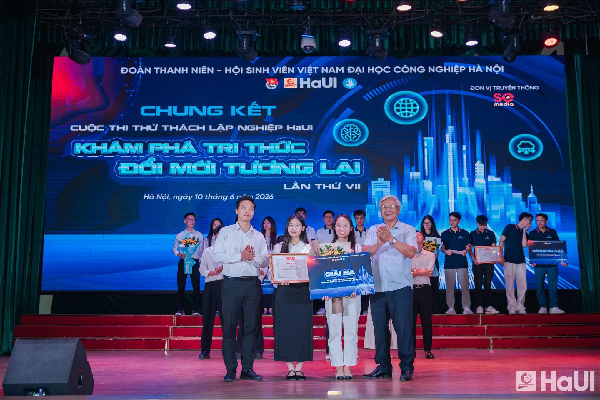 Dự án robot hỗ trợ người khiếm thị đạt giải Nhất cuộc thi “Thử thách lập nghiệp” HaUI lần thứ VII