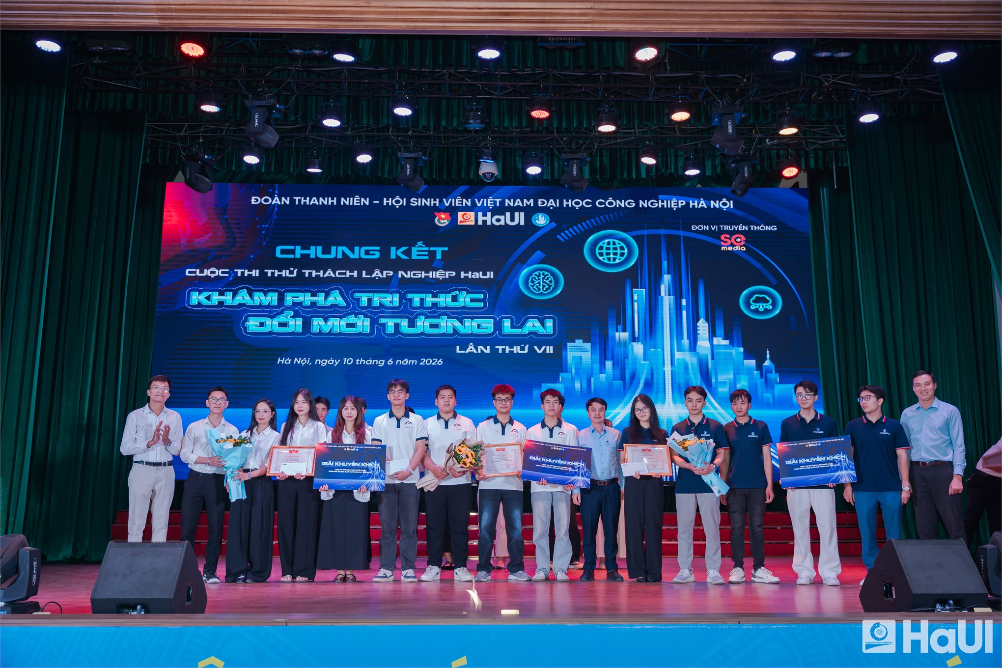 Dự án robot hỗ trợ người khiếm thị đạt giải Nhất cuộc thi “Thử thách lập nghiệp” HaUI lần thứ VII