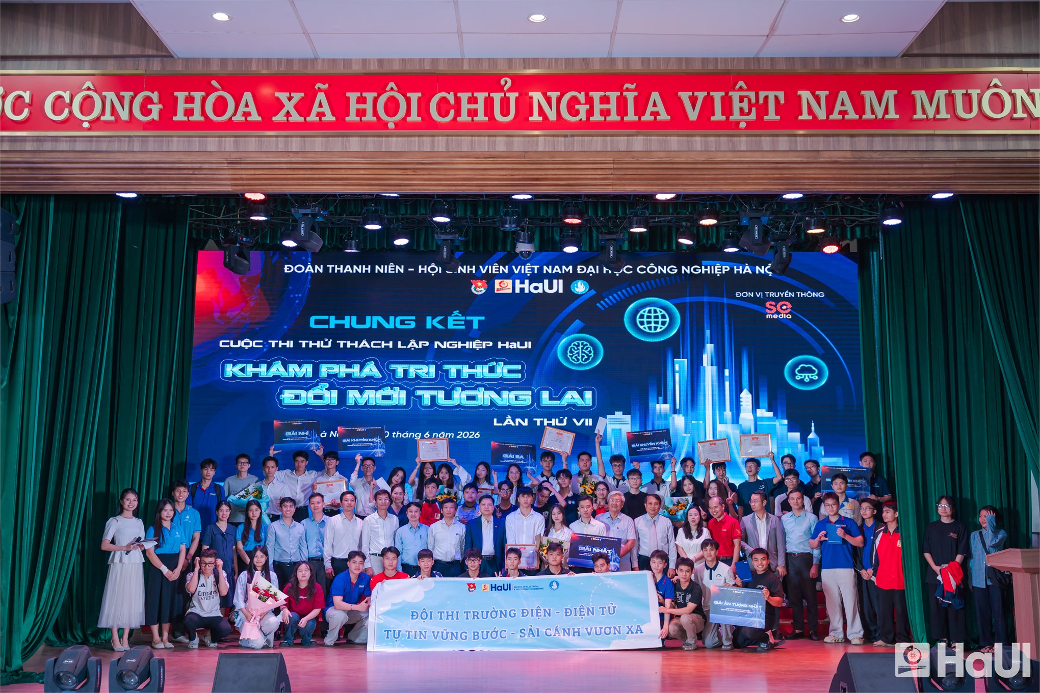 Dự án robot hỗ trợ người khiếm thị đạt giải Nhất cuộc thi “Thử thách lập nghiệp” HaUI lần thứ VII