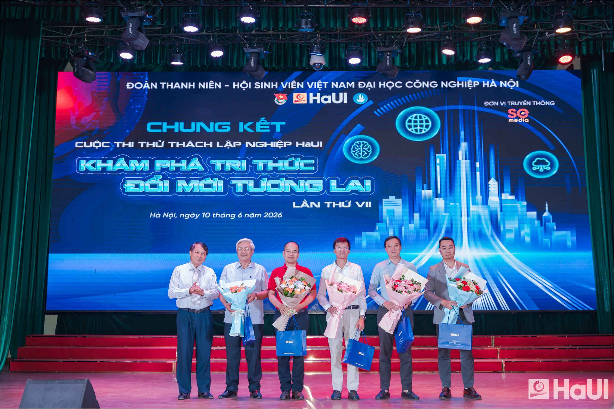 Dự án robot hỗ trợ người khiếm thị đạt giải Nhất cuộc thi “Thử thách lập nghiệp” HaUI lần thứ VII