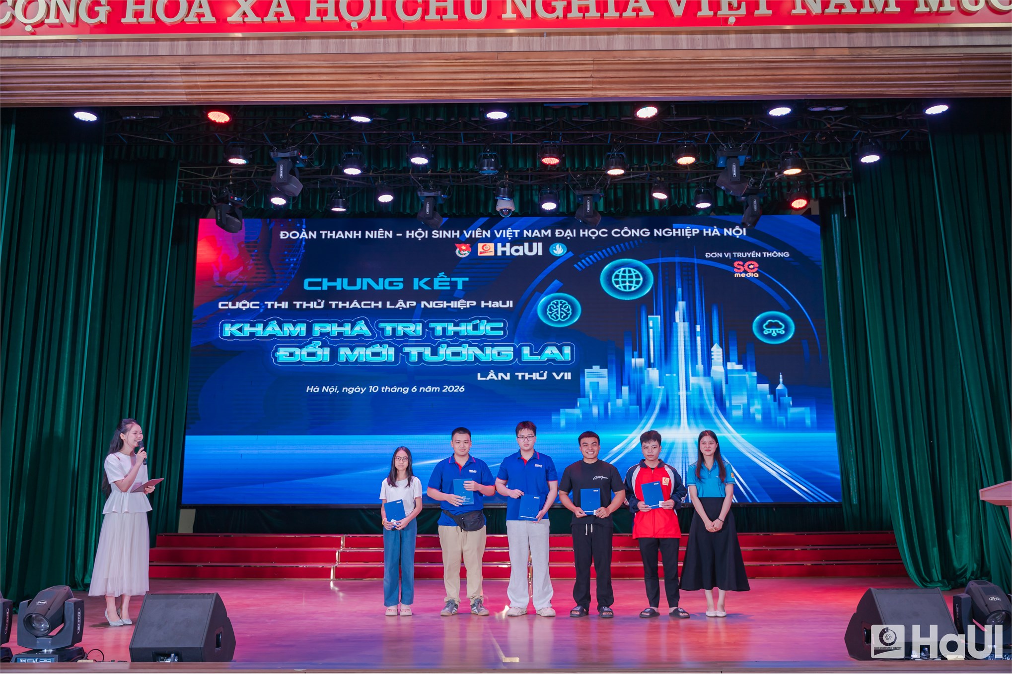 Dự án robot hỗ trợ người khiếm thị đạt giải Nhất cuộc thi “Thử thách lập nghiệp” HaUI lần thứ VII