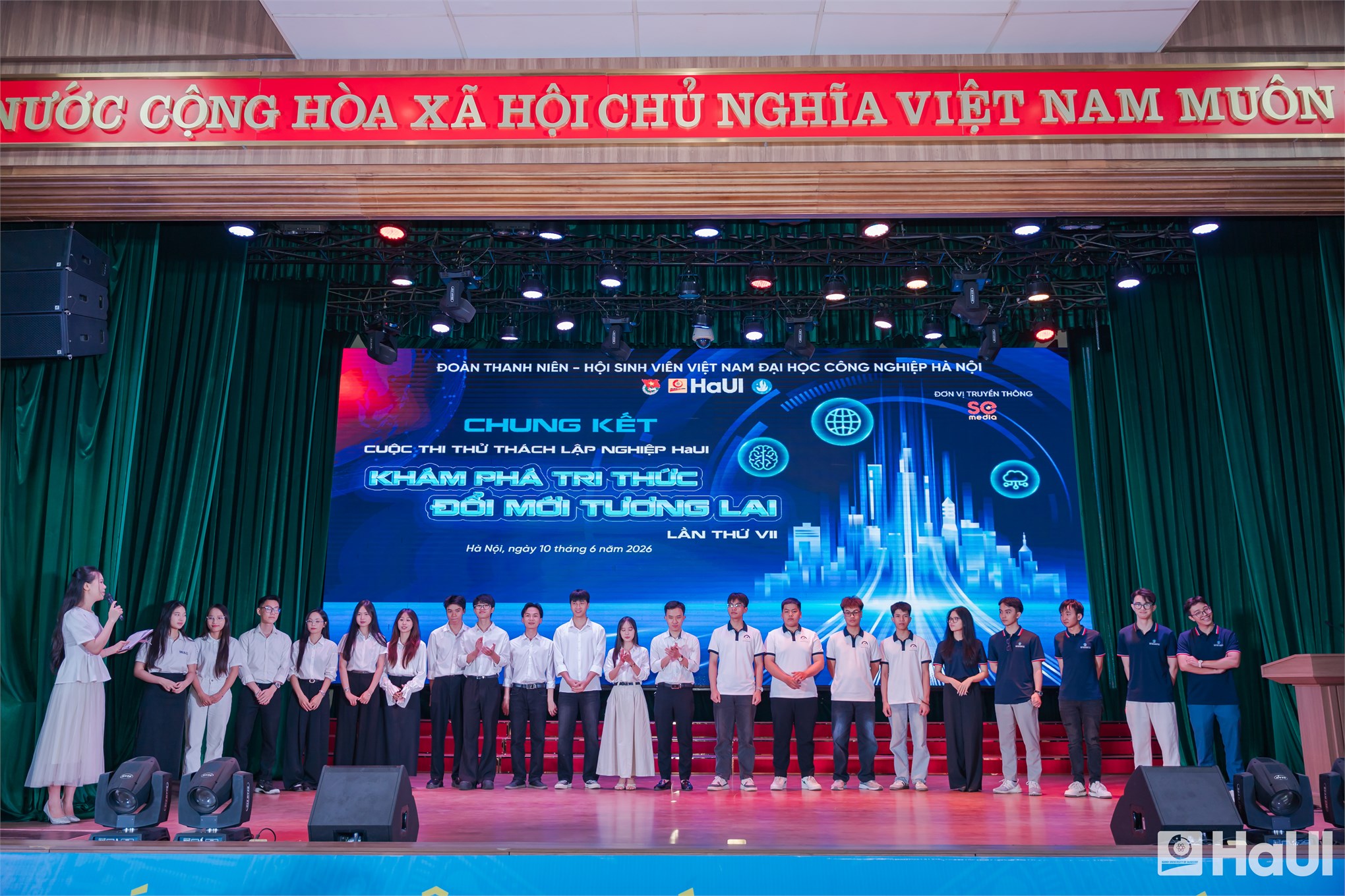 Dự án robot hỗ trợ người khiếm thị đạt giải Nhất cuộc thi “Thử thách lập nghiệp” HaUI lần thứ VII